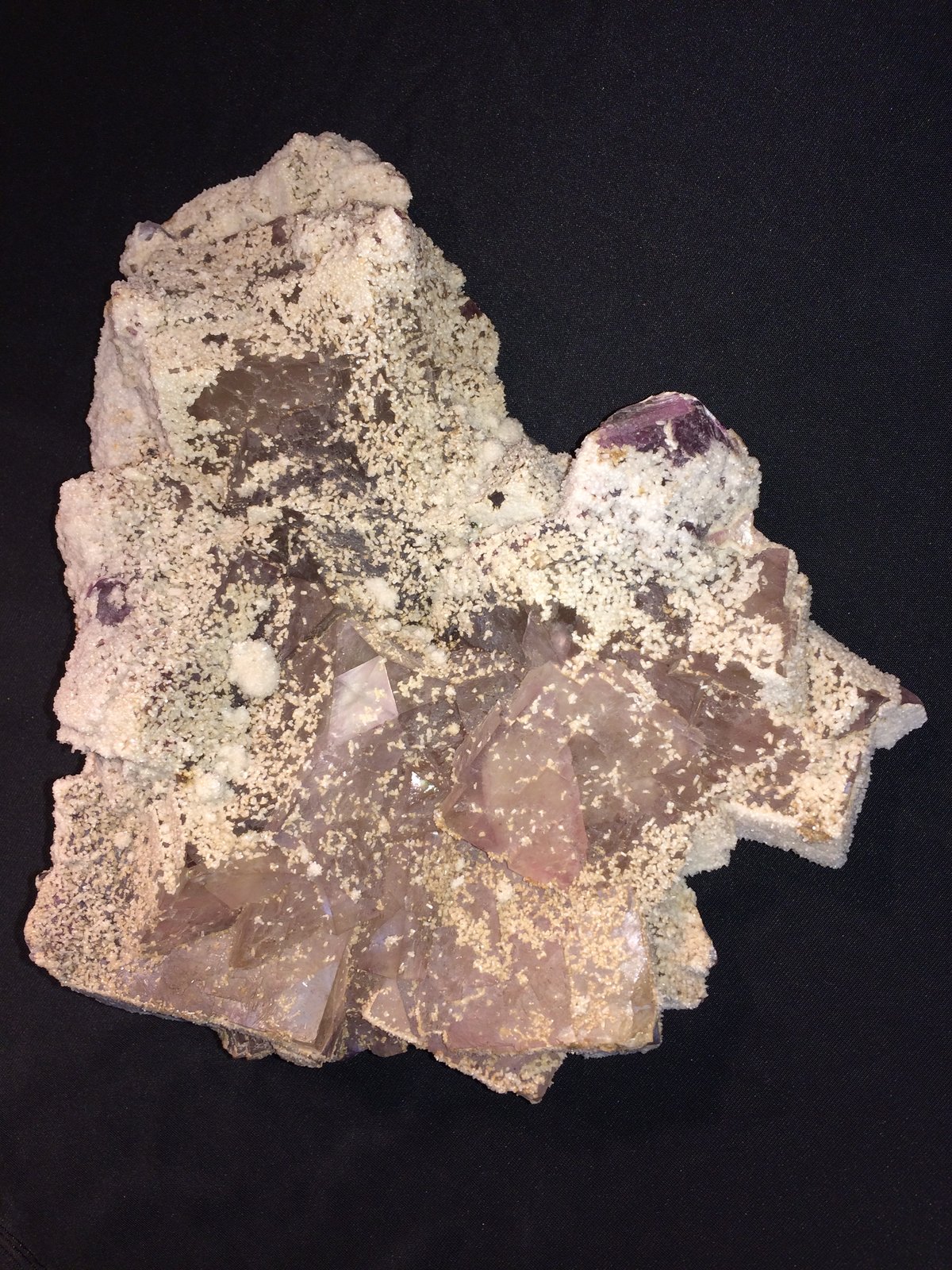 Fluorite, Calcite
265 mm x 215 mm x 60 mm
(Autor: Robert Seitz)