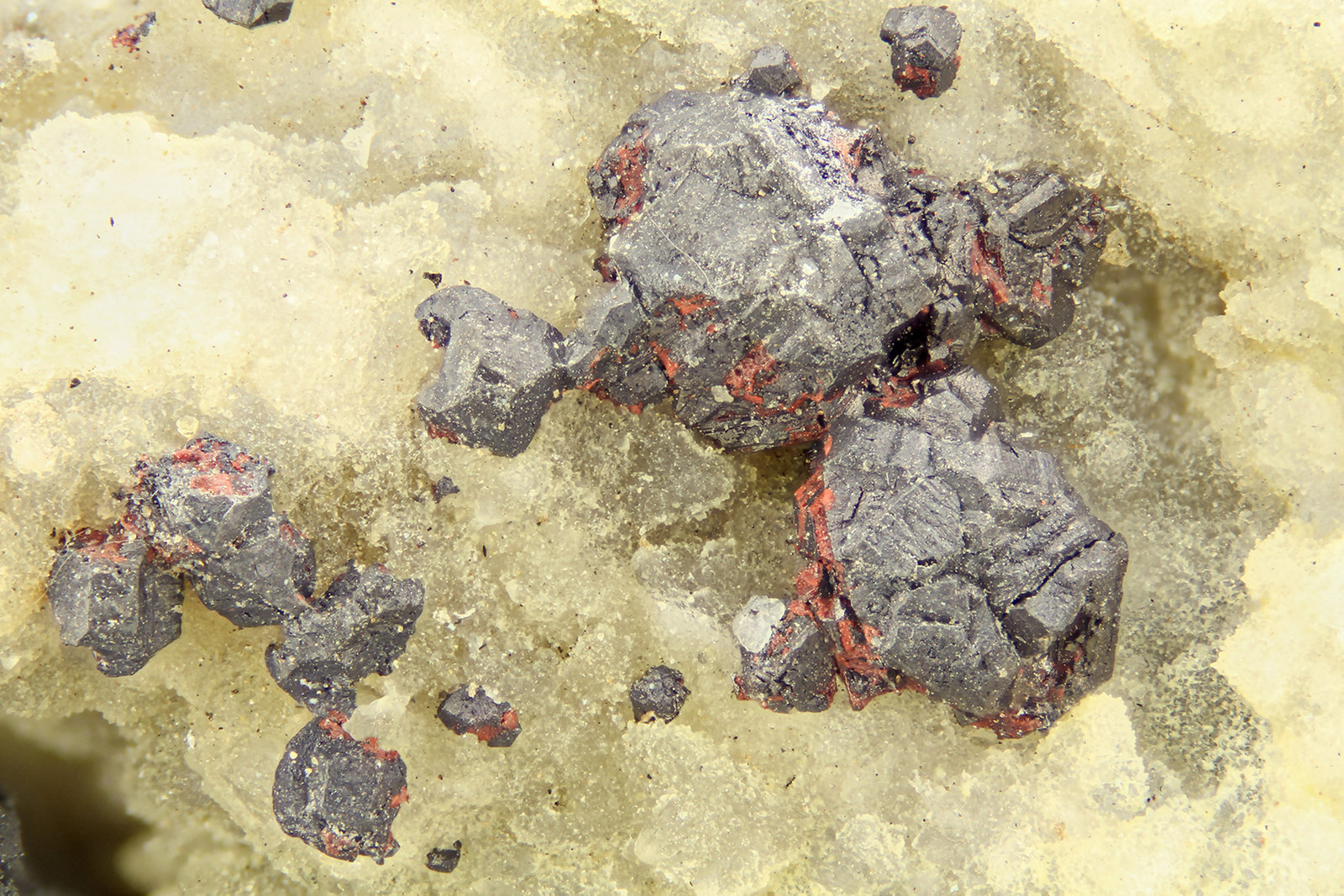 Metacinnabar
FOV = 4.0 mm
(Autor: Doug)