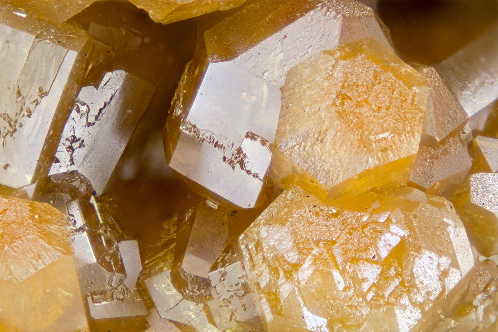 Vanadinite
FOV = 4.0 mm
(Autor: Doug)