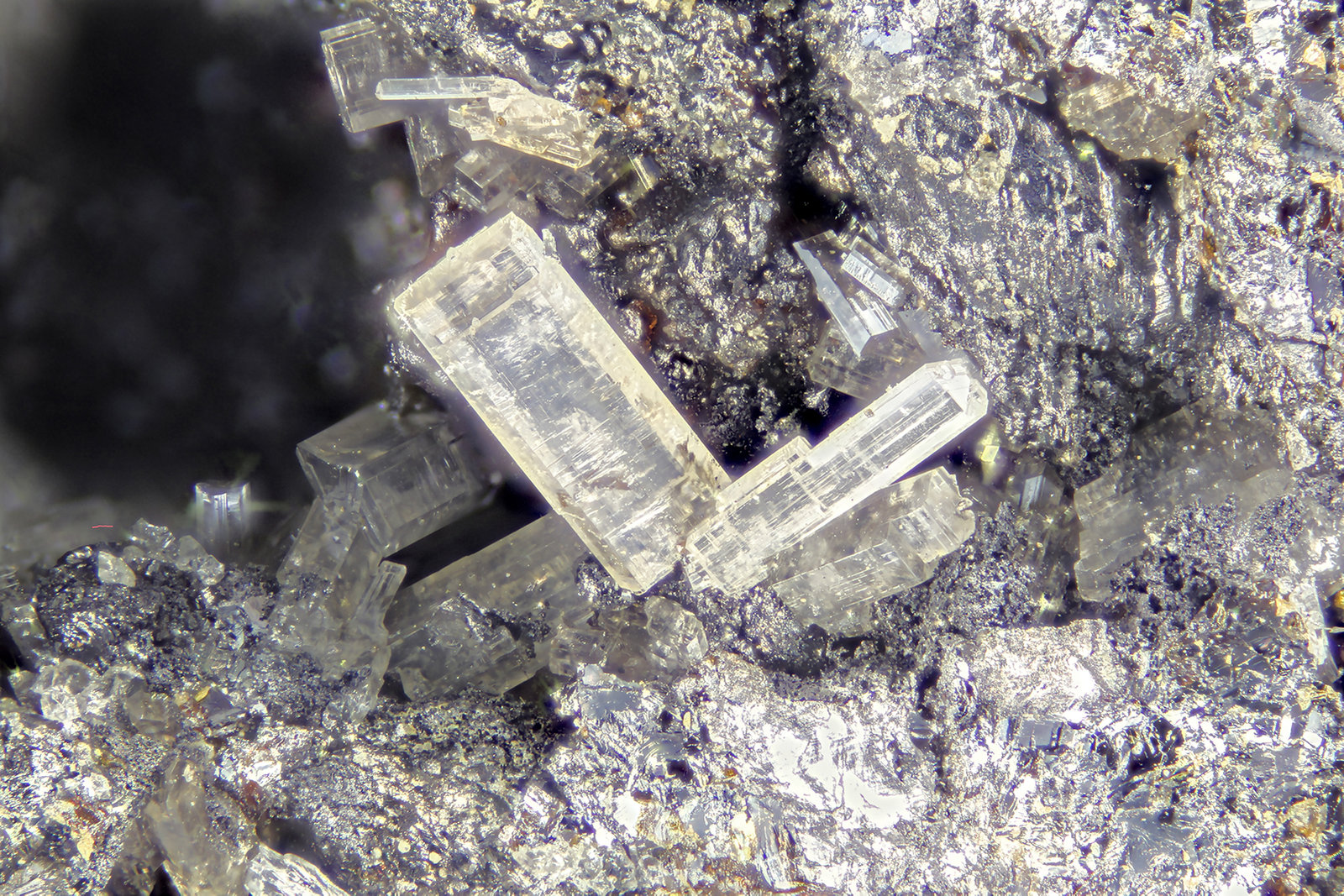 Cerussite
FOV = 4.0 mm
(Autor: Doug)