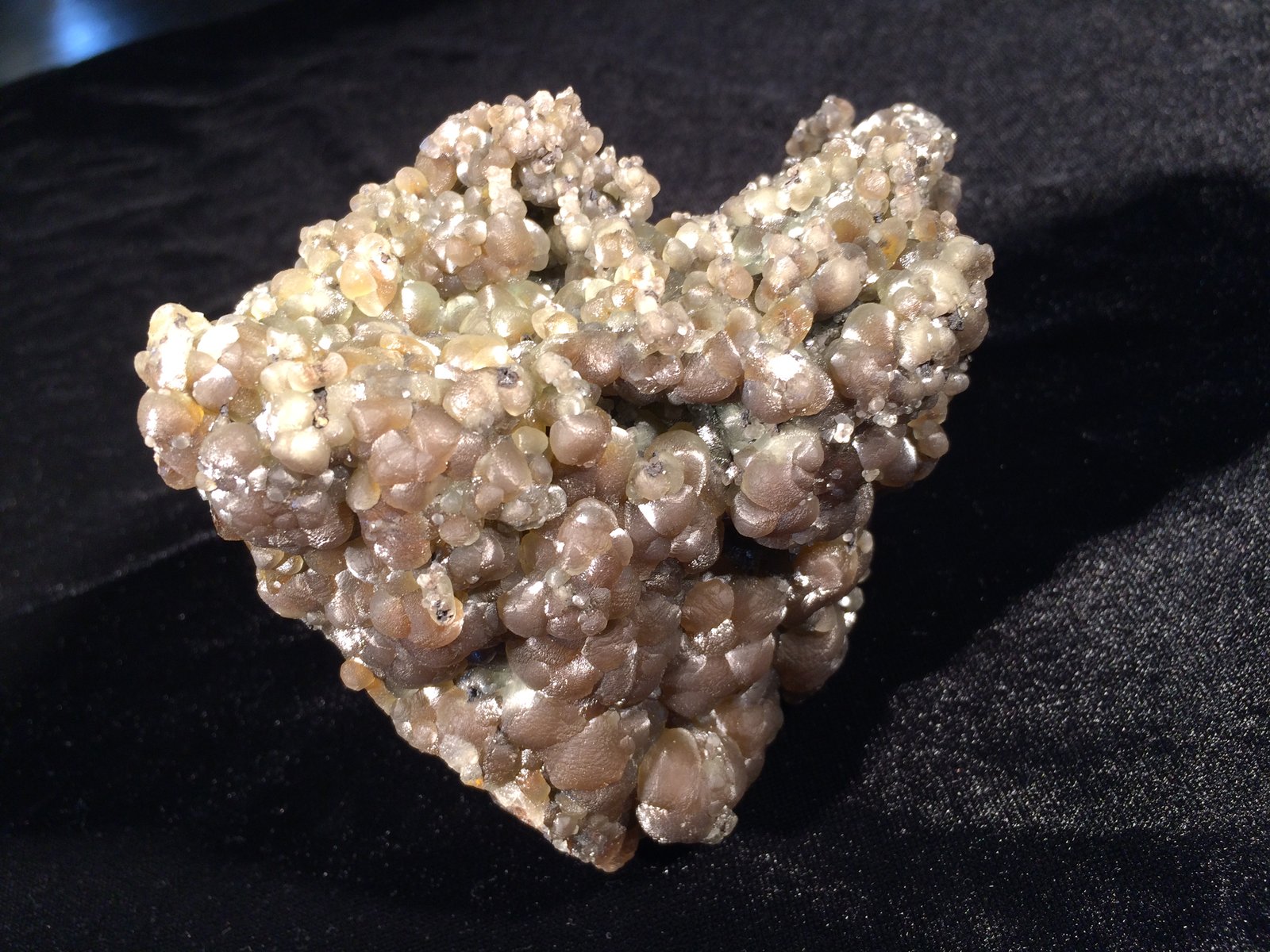 Smithsonite
104 mm X 88 mm  82 mm
(Autor: Robert Seitz)