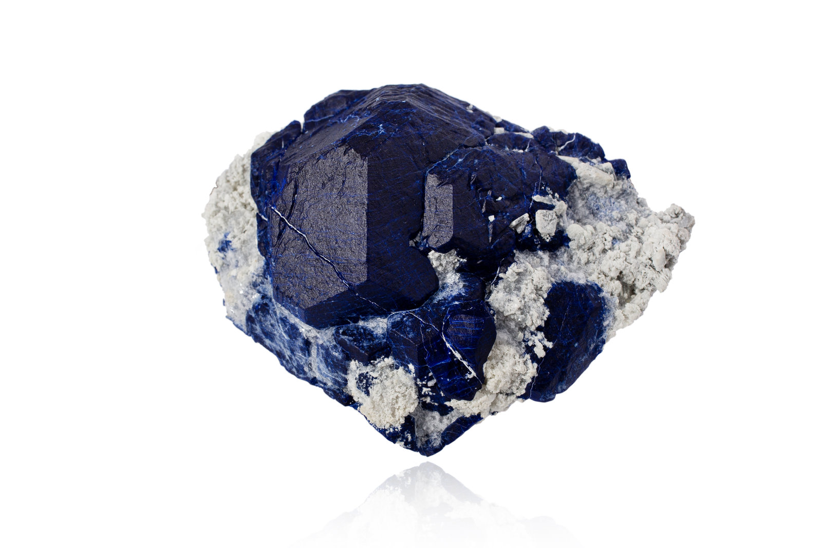 Lazurite
10,0	 x	8,0	x	6,5	cm
(Autor: MIM Museum)