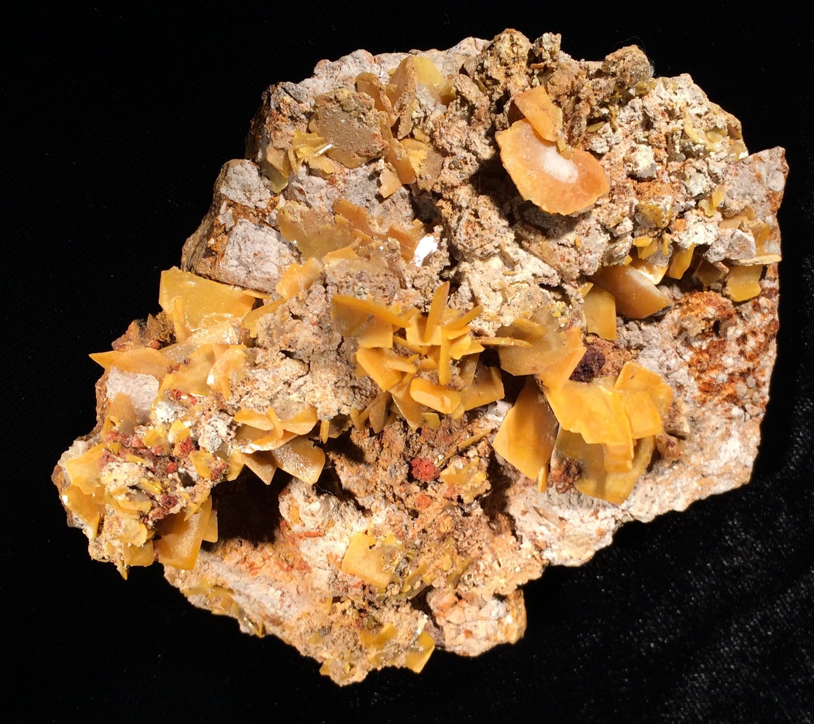 Wulfenite
116 mm X 88 mm X 38 mm
(Autor: Robert Seitz)