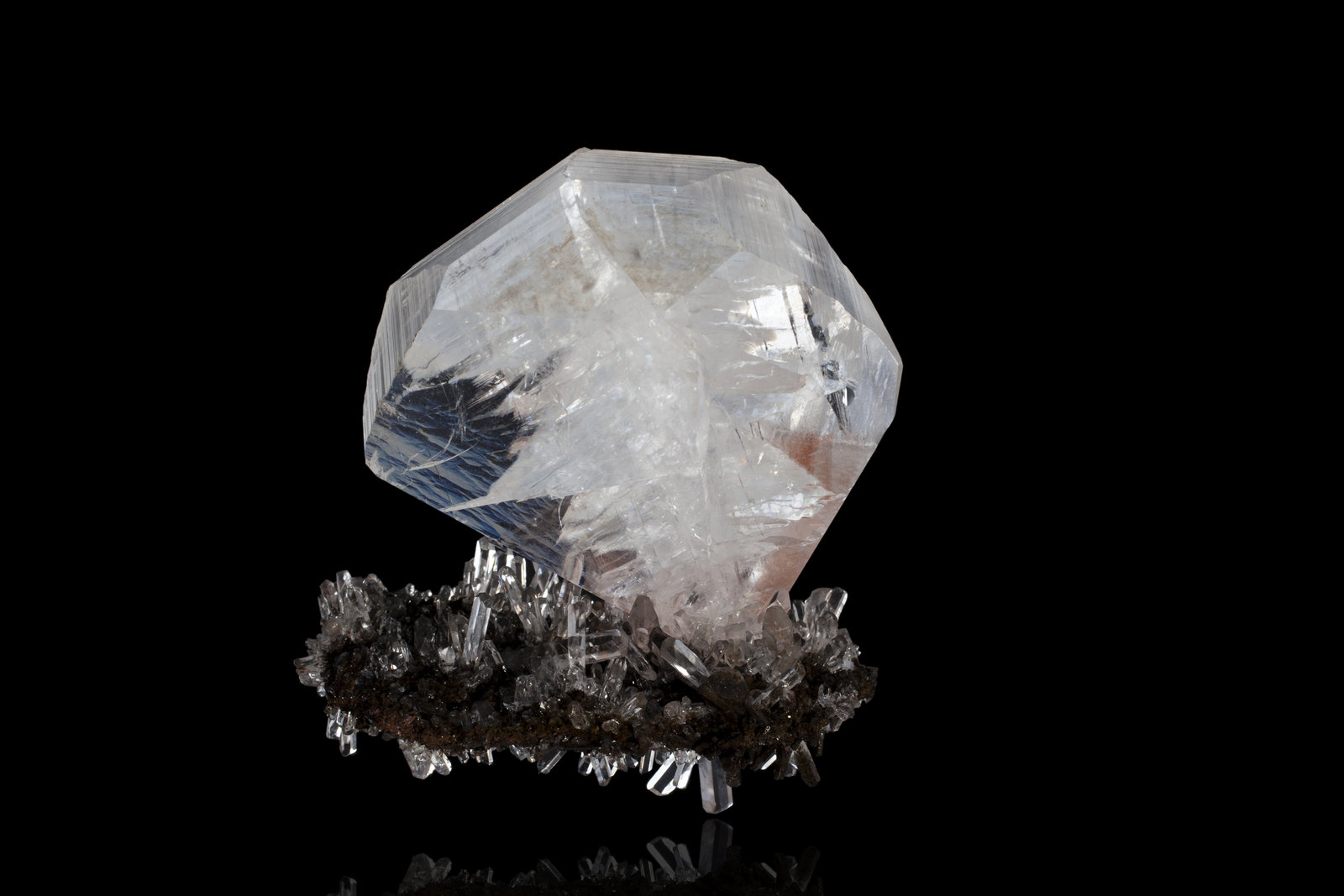 Calcite
10,0 	x	10,0	x	13,0	cm
(Autor: MIM Museum)