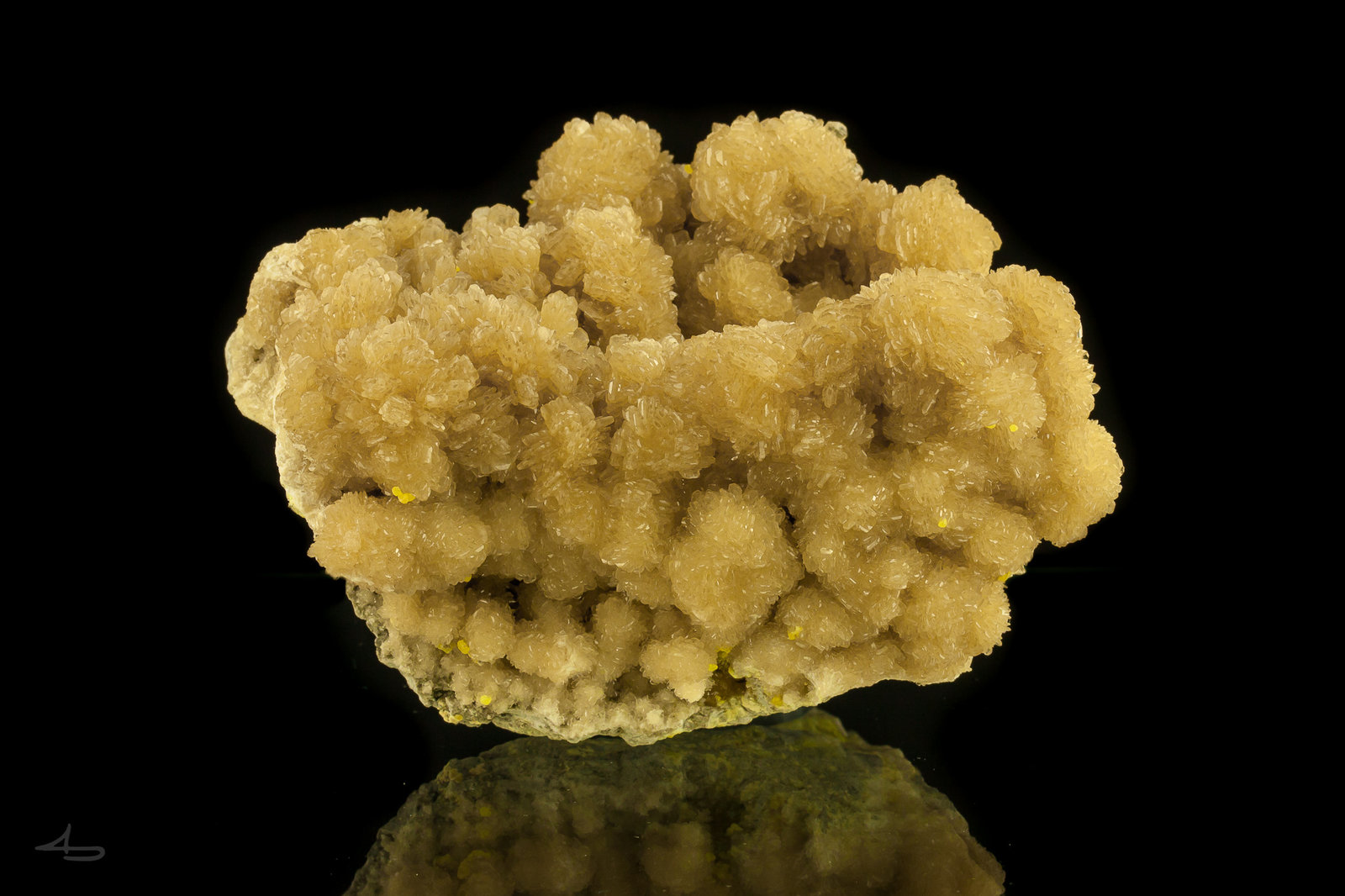 Baryte, Sulphur
9 x 6,5 x 5,5 cm
(Autor: Niels Brouwer)
