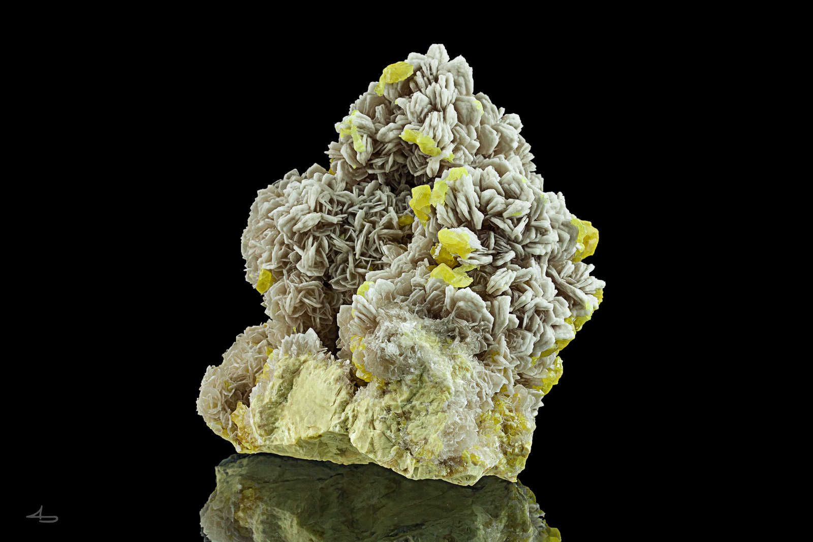 Baryte, Sulphur
10 x 9,5 x 9 cm
(Autor: Niels Brouwer)