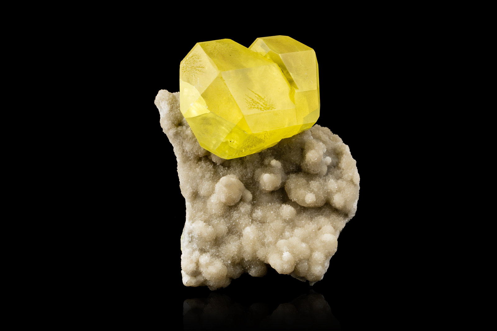 Sulphur
10,5 	x	10,0	x	9,0	cm
(Autor: MIM Museum)