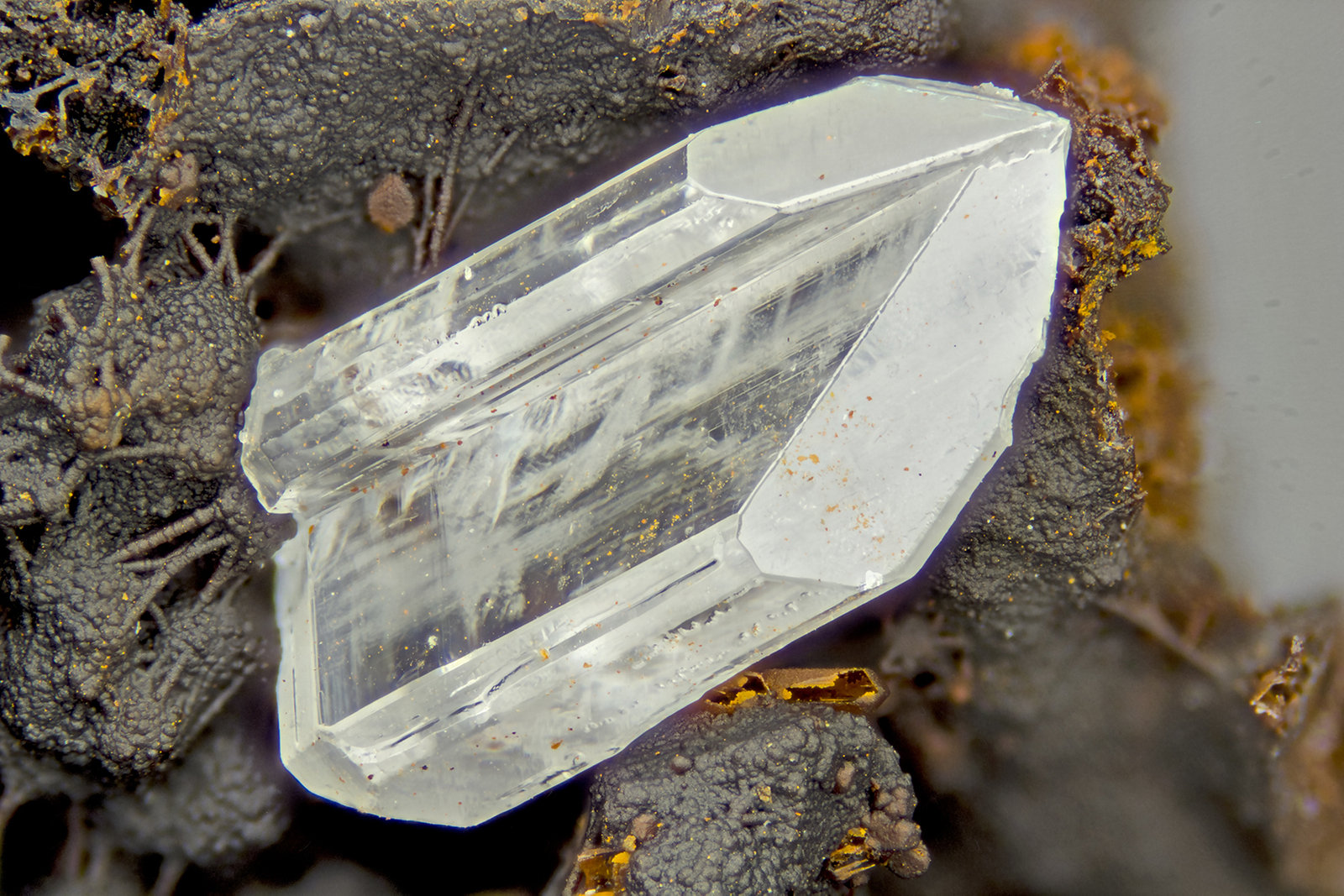 Cerussite
FOV = 4.0 mm
(Autor: Doug)