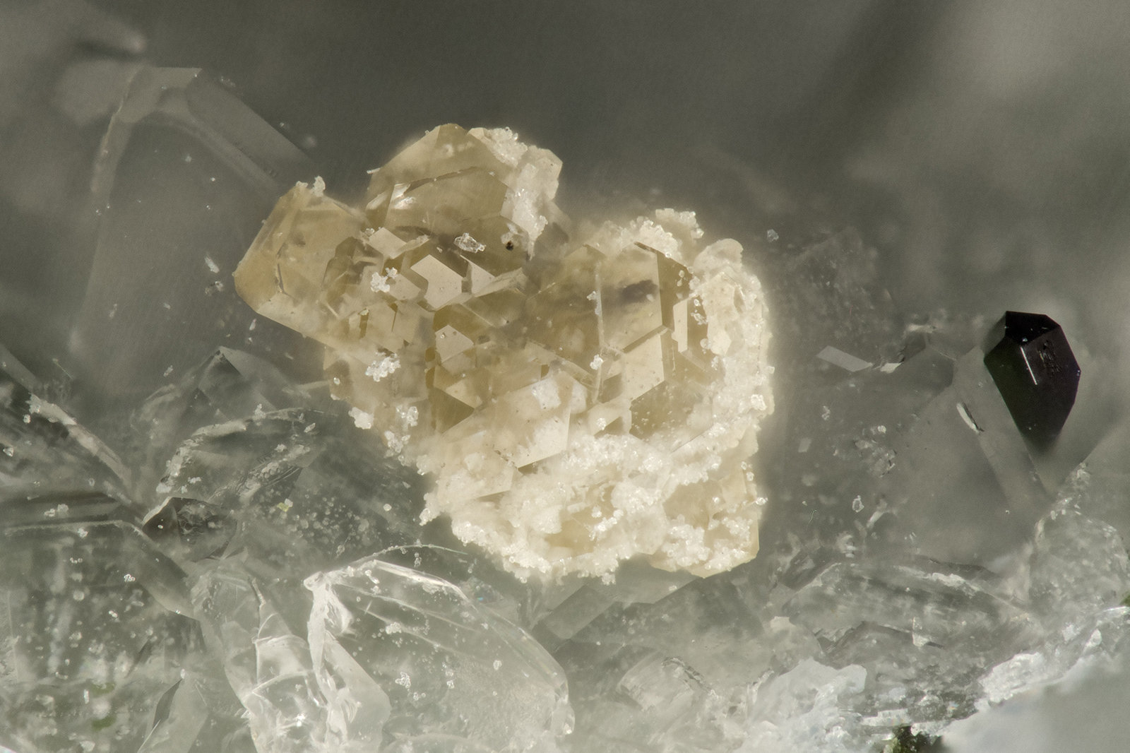 Thornasite
FOV = 1.1mm
(Autor: Doug)