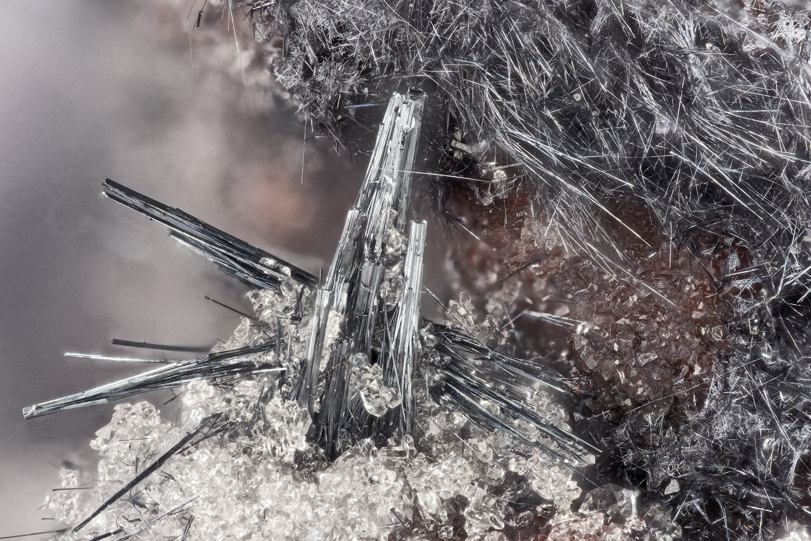 Stibnite
FOV = 3.1 mm
(Autor: Doug)