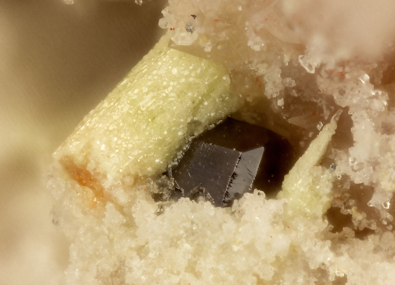 Corderoite
FOV = 0.7 mm
(Autor: Doug)