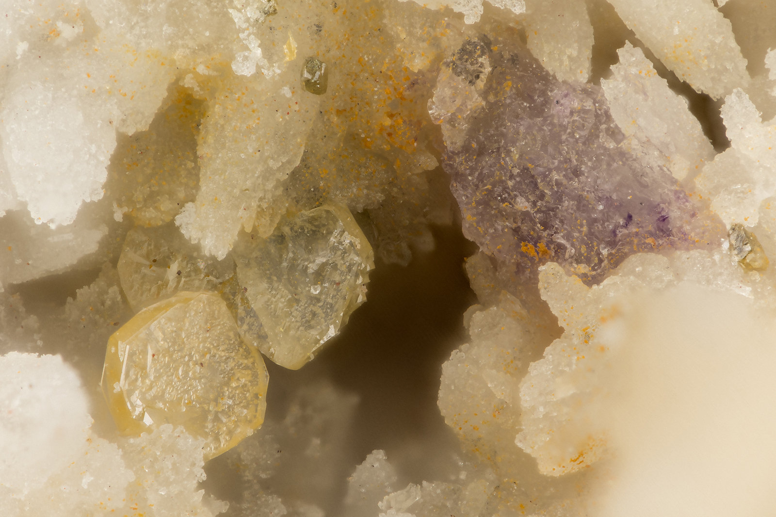 Wulfenite
FOV = FOV = 1.5 mm
(Autor: Doug)