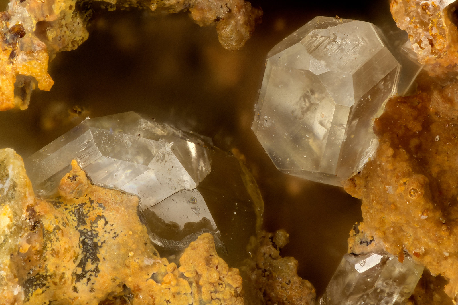 Cerussite
FOV = 1.4 mm
(Autor: Doug)