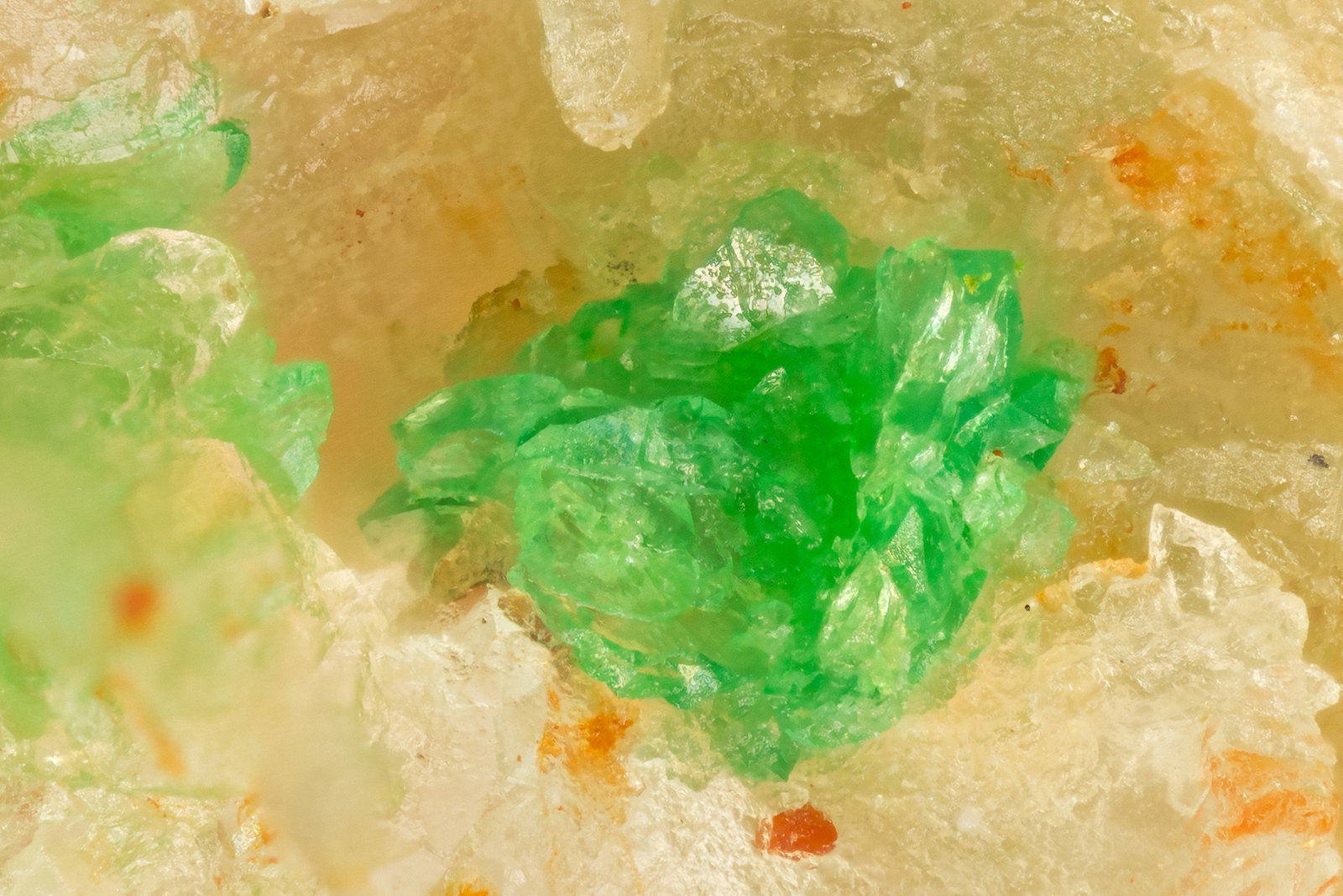Tsumebite
FOV = 0.9 mm
(Autor: Doug)