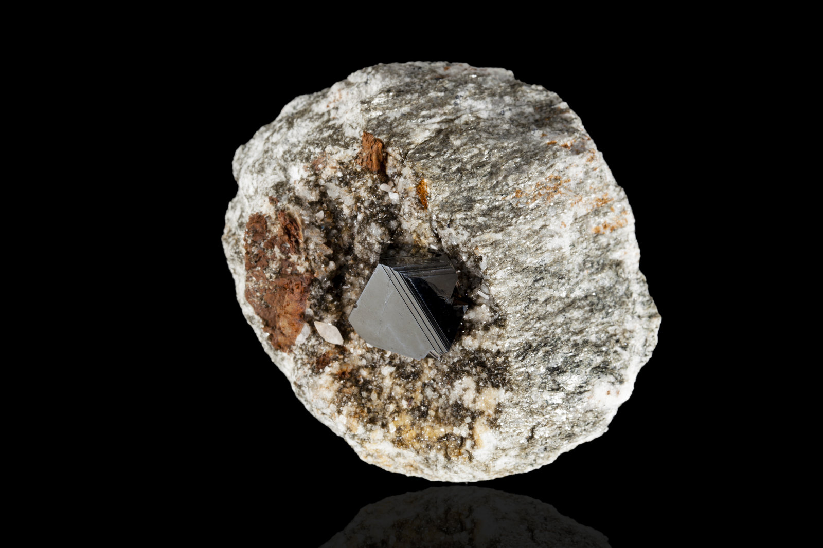 Magnetite
7,0	x	6,0	x	3,5	cm
(Autor: MIM Museum)