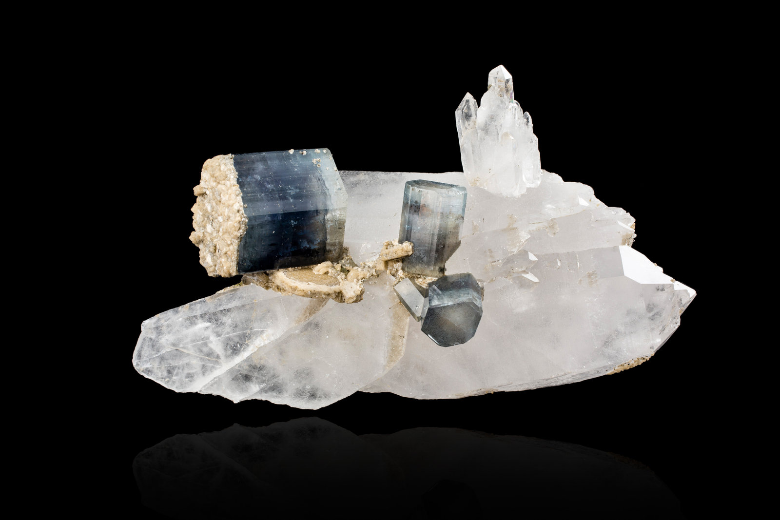 Fluorapatite (Apatite Group)
14,5 	x	4,0	x	8,5	cm
(Autor: MIM Museum)
