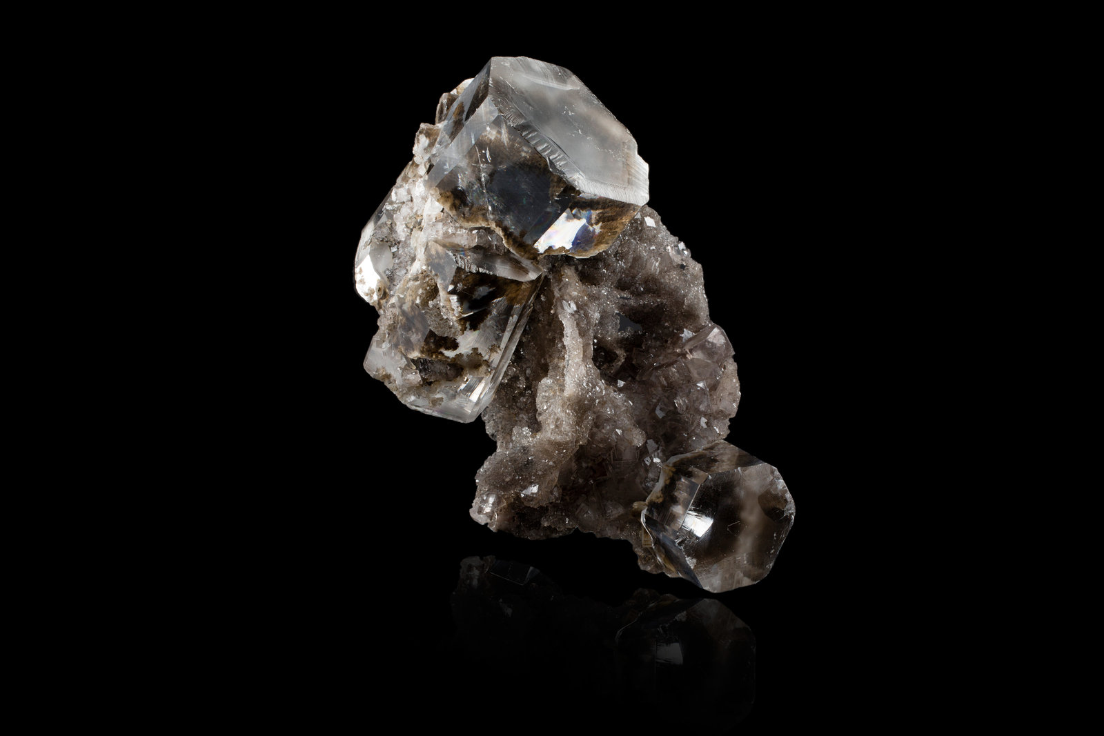 Calcite and Fluorite
15,0	x	15,0	x	20,0	cm
(Autor: MIM Museum)