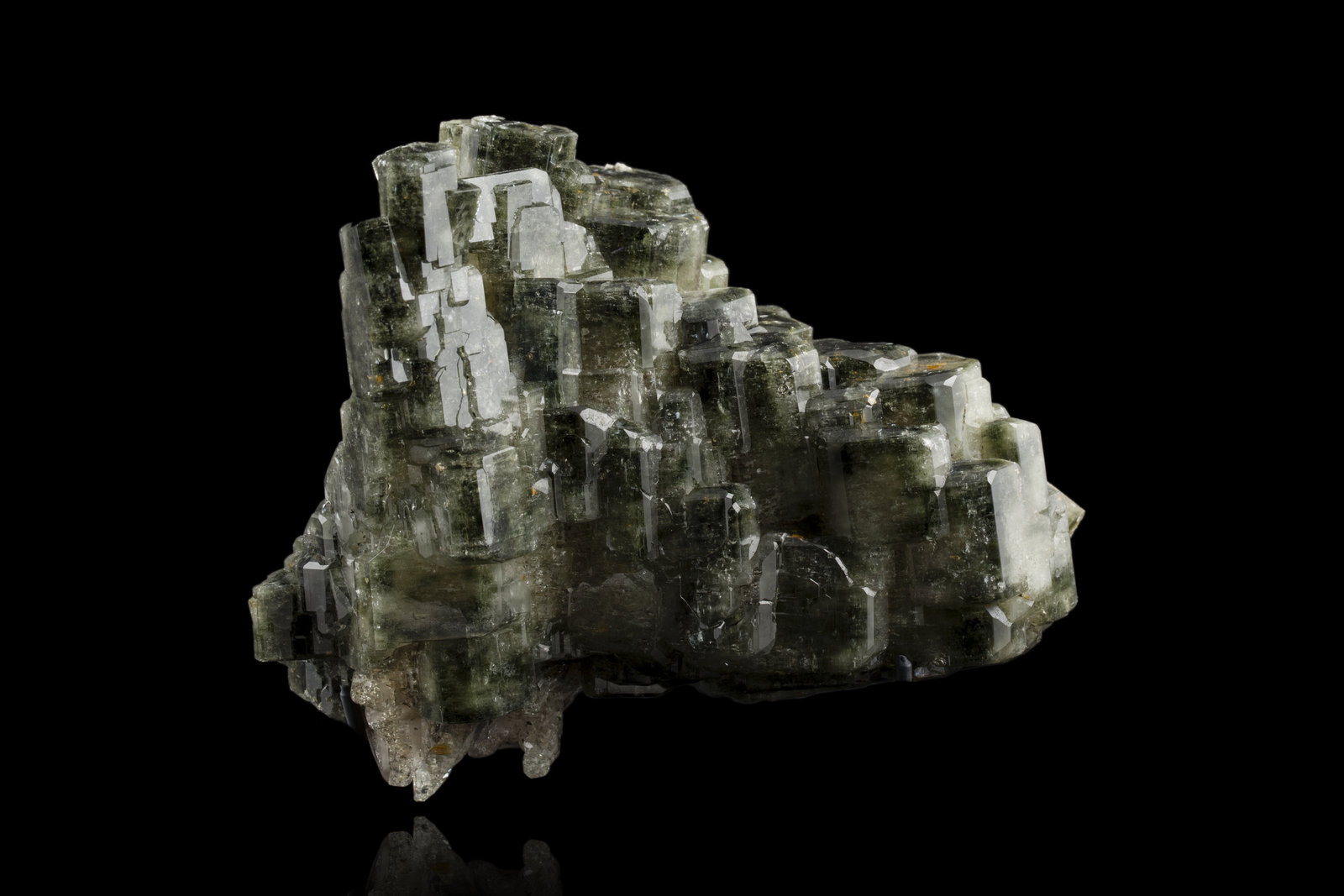 Apatite (Group)
18,5	x	13,0	x	15,0	cm
(Autor: MIM Museum)