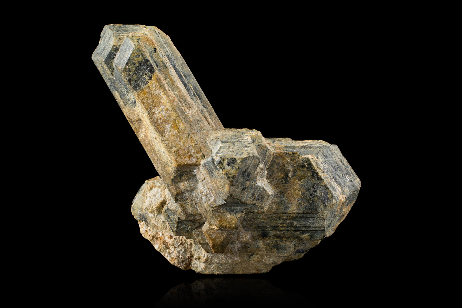 Geocronite
9,0	x	4,0	x	7,5	cm
(Autor: MIM Museum)