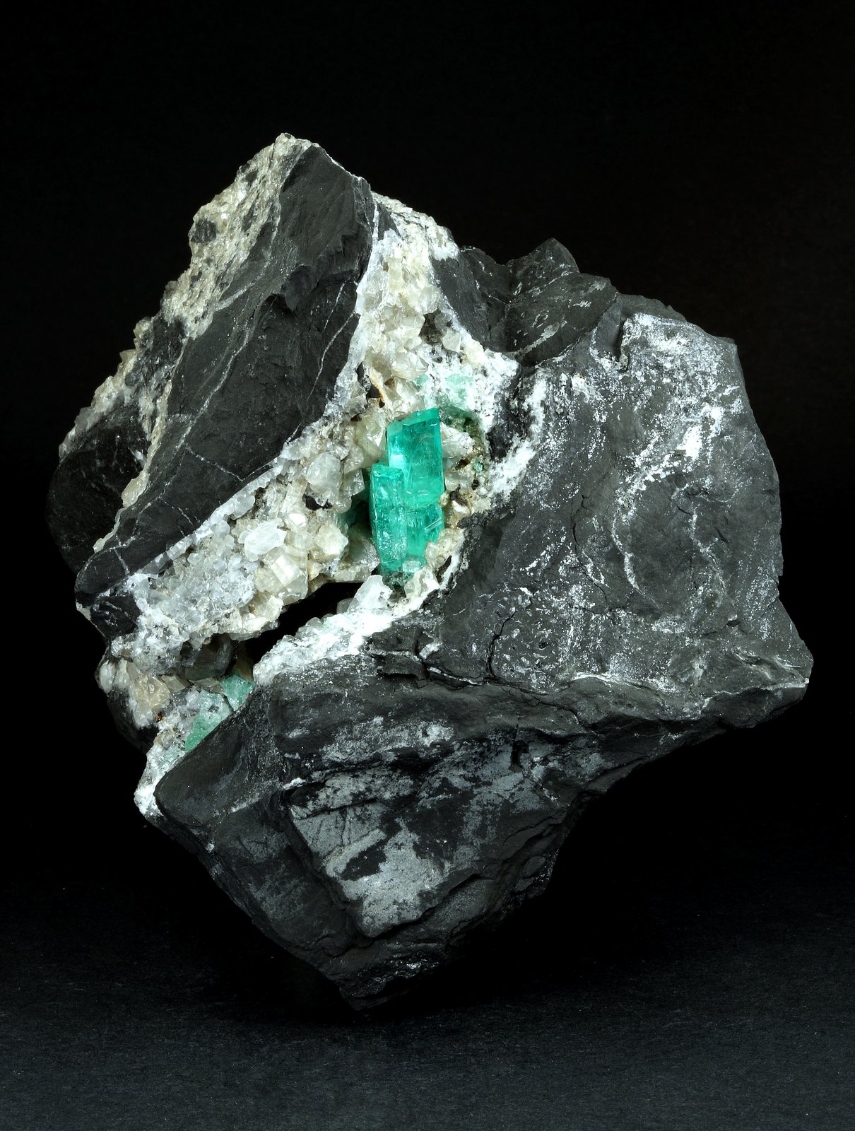 Beryl (variety emerald), Calcite
115x75x115mm, xl=20mm
(Autor: Fiebre Verde)