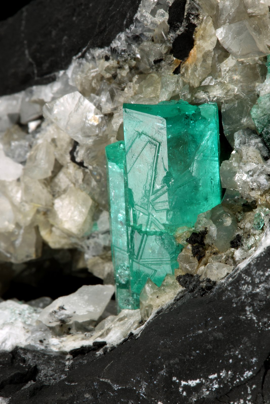 Beryl (variety emerald), Calcite
115x75x115mm, xl=20mm
(Autor: Fiebre Verde)