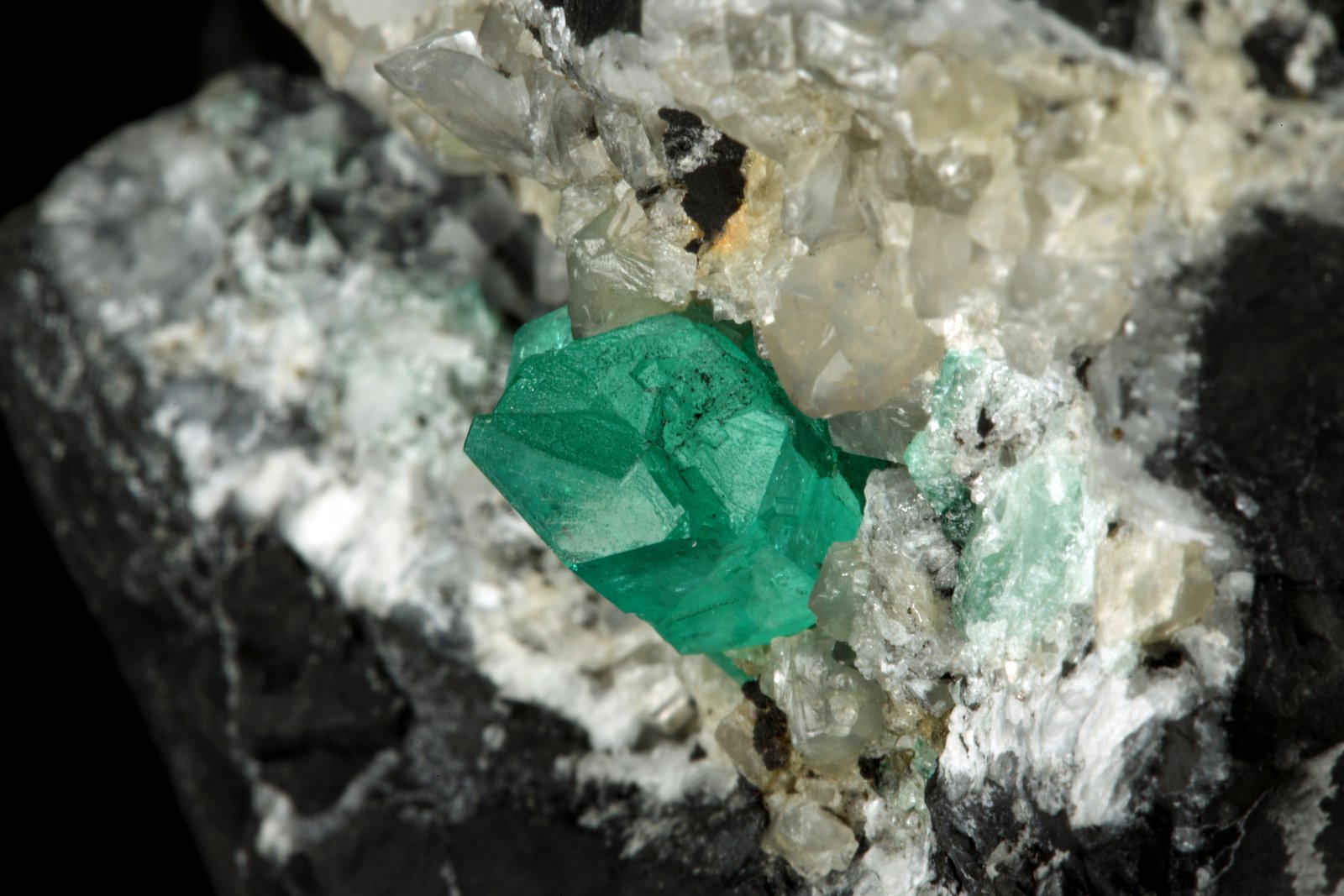 Beryl (variety emerald), Calcite
115x75x115mm, xl=20mm
(Autor: Fiebre Verde)