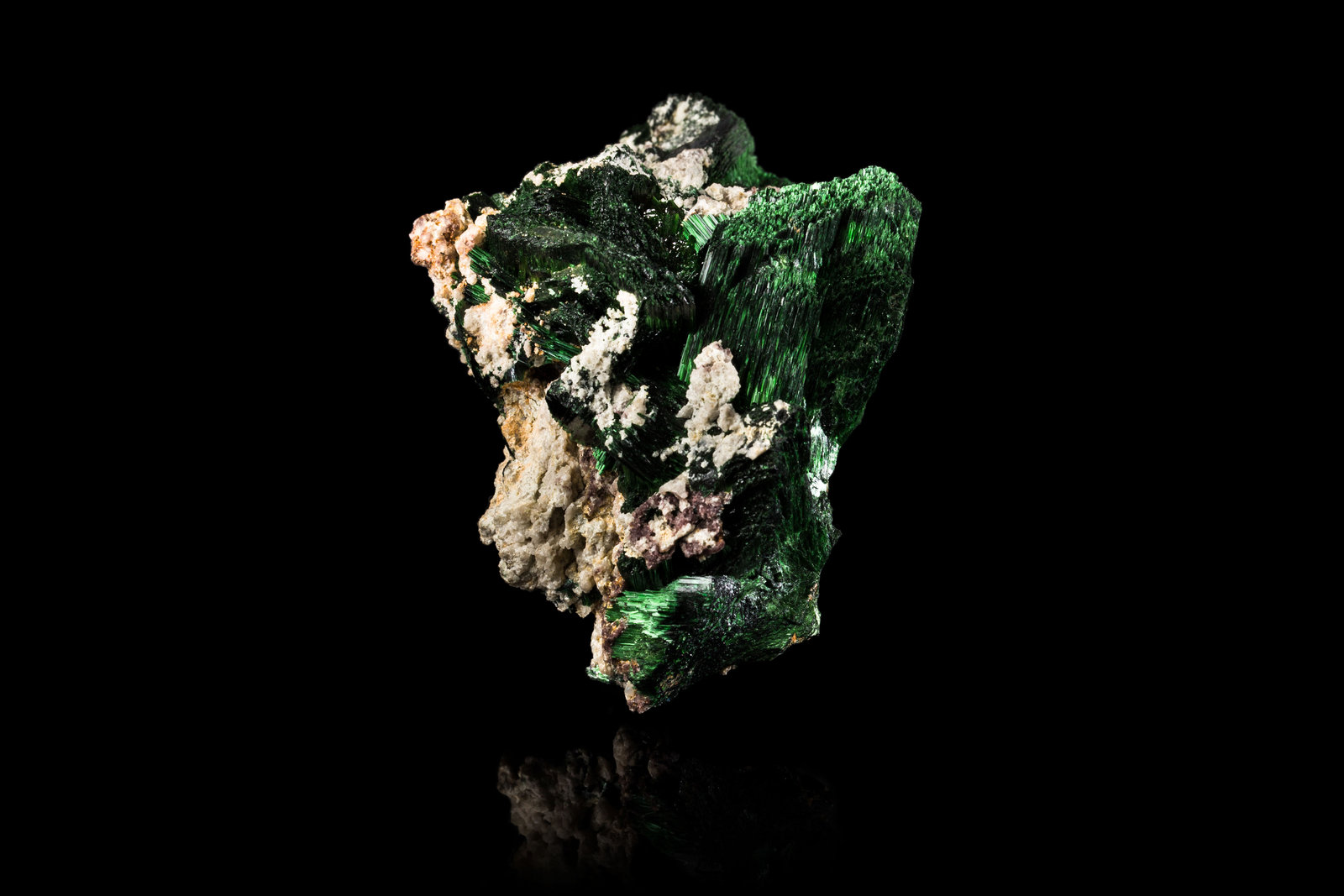 Szenicsite
9,0	x	6,0	x	4,0	cm
(Autor: MIM Museum)