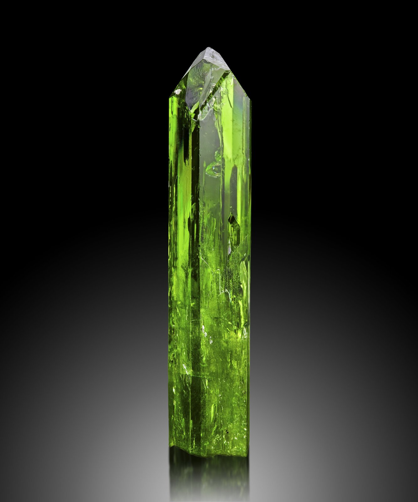 Diopside
5,0	x	5,0	x	11,0	cm
(Autor: MIM Museum)