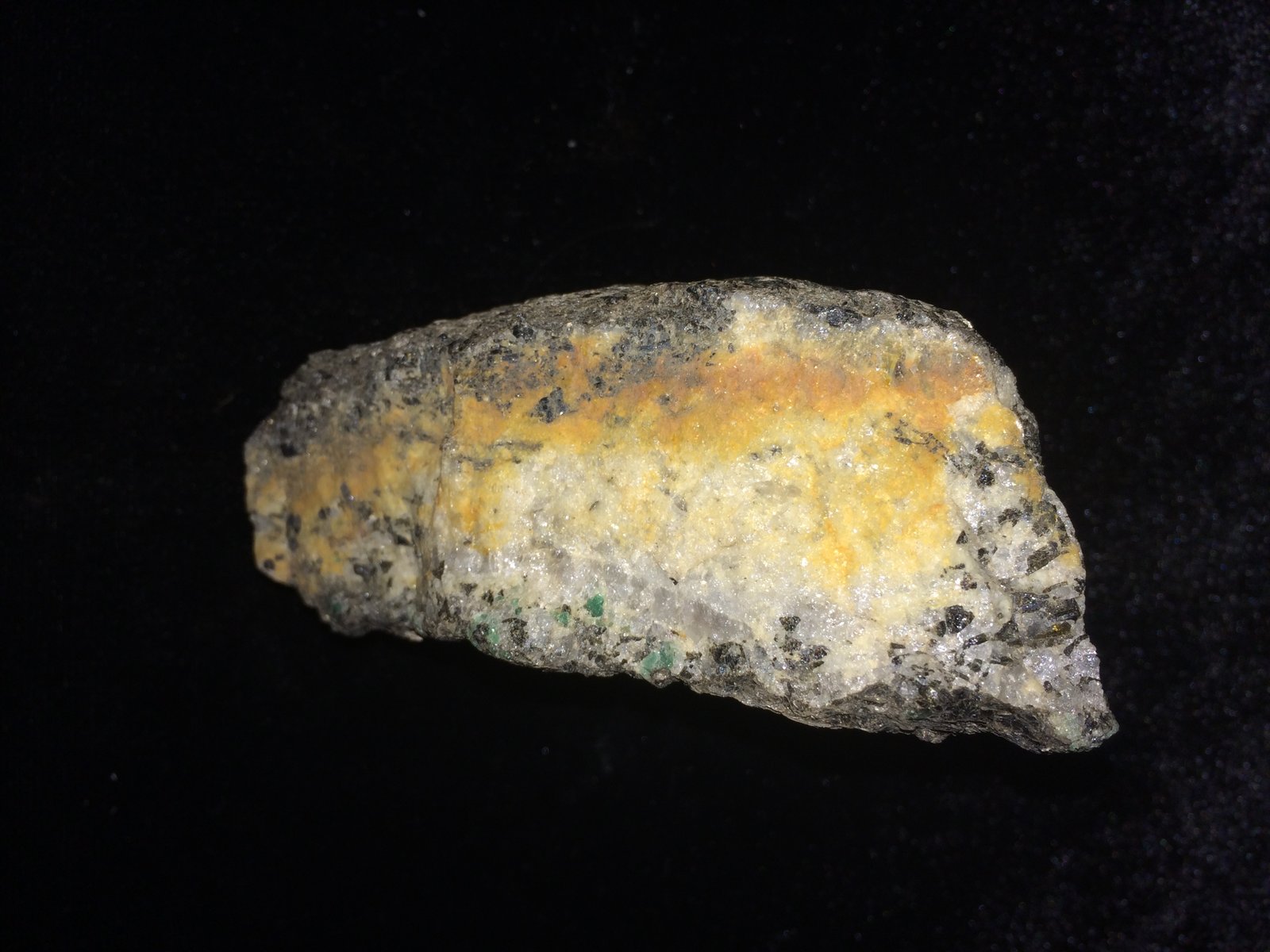 Emerald, Quartz, Schist
91 mm x 57 mm x 42 mm
(Autor: Robert Seitz)