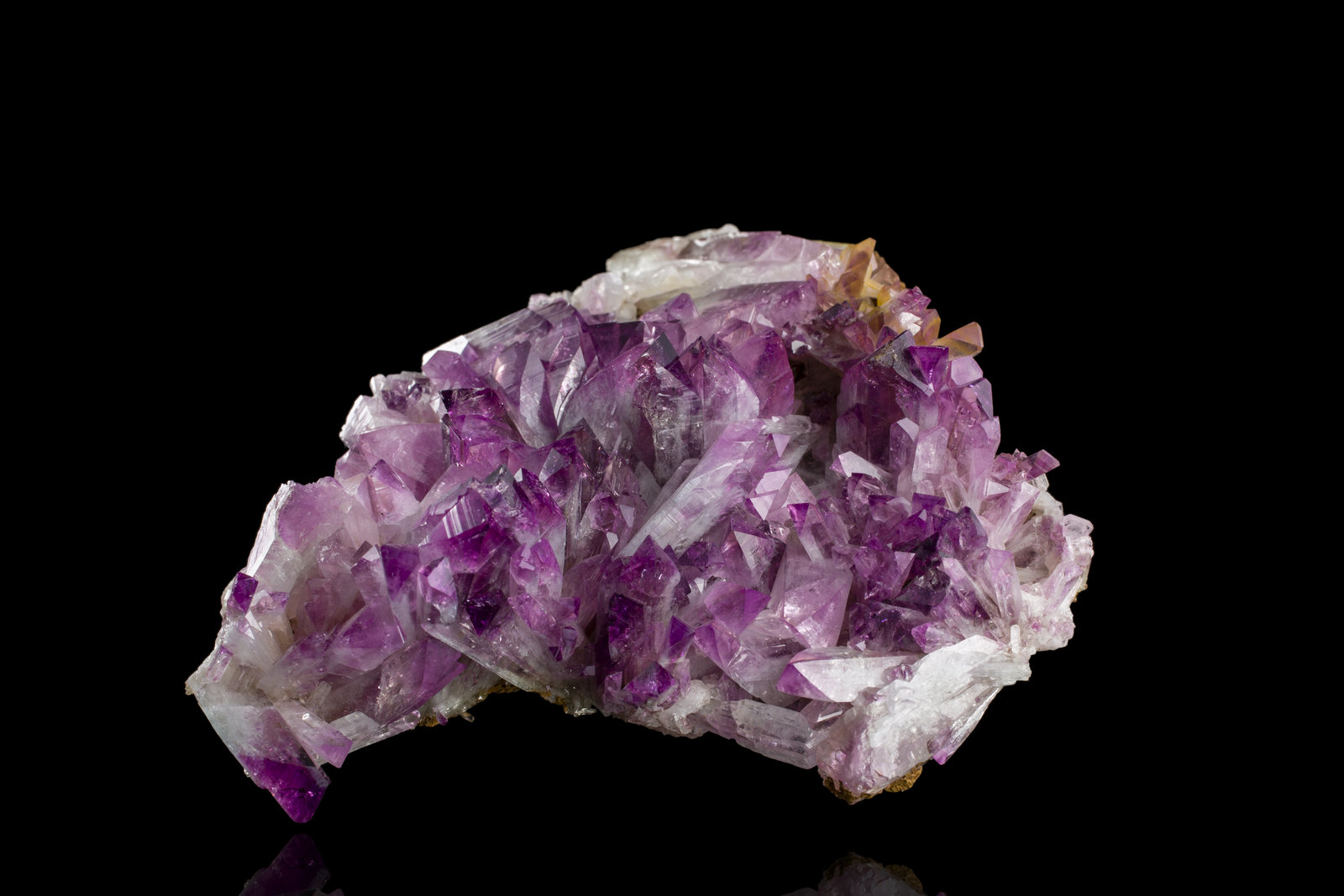 Adamite (variety manganoan adamite)
9,0	x	7,5	x	3,5	cm
(Autor: MIM Museum)