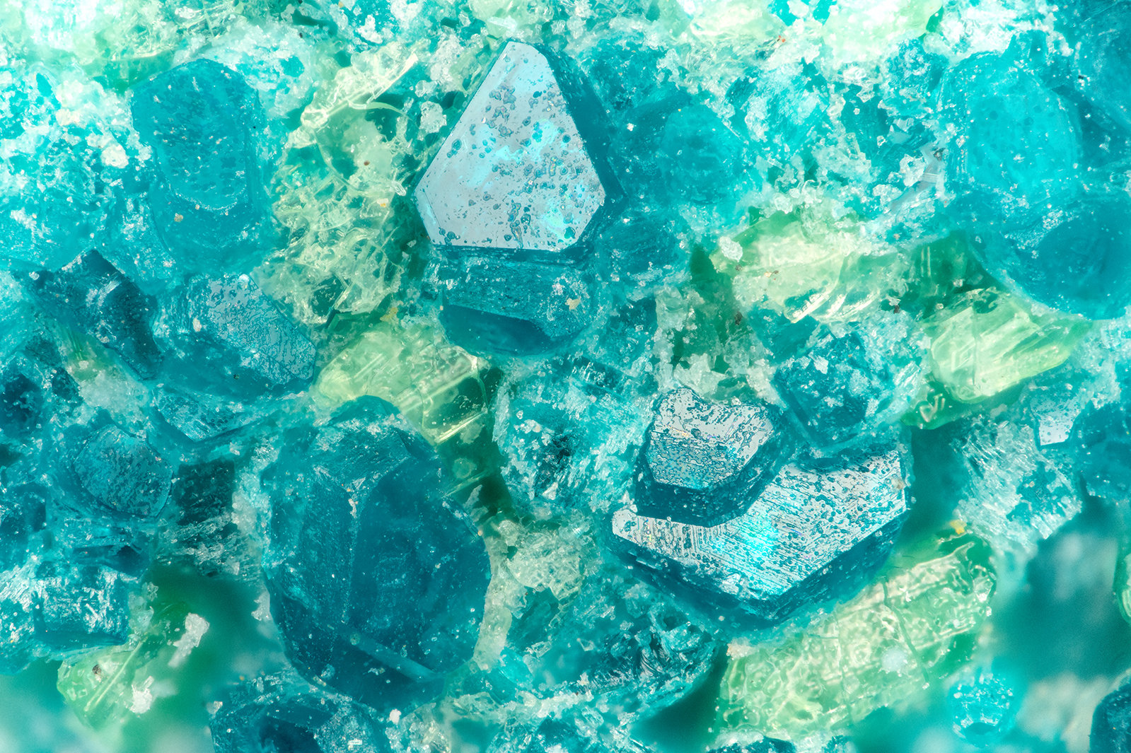 Spangolite
FOV = 1.7 mm
(Autor: Doug)