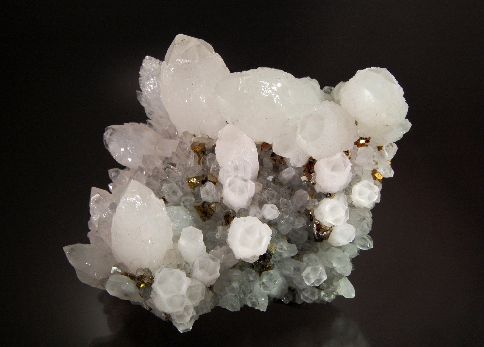 Quartz
8.2 cm x 10.1 cm
(Autor: Michael Shaw)