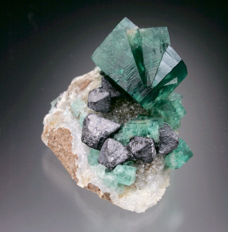 Fluorite, Galena, Quartz
5x4x4 cm
(Autor: Jesse Fisher)
