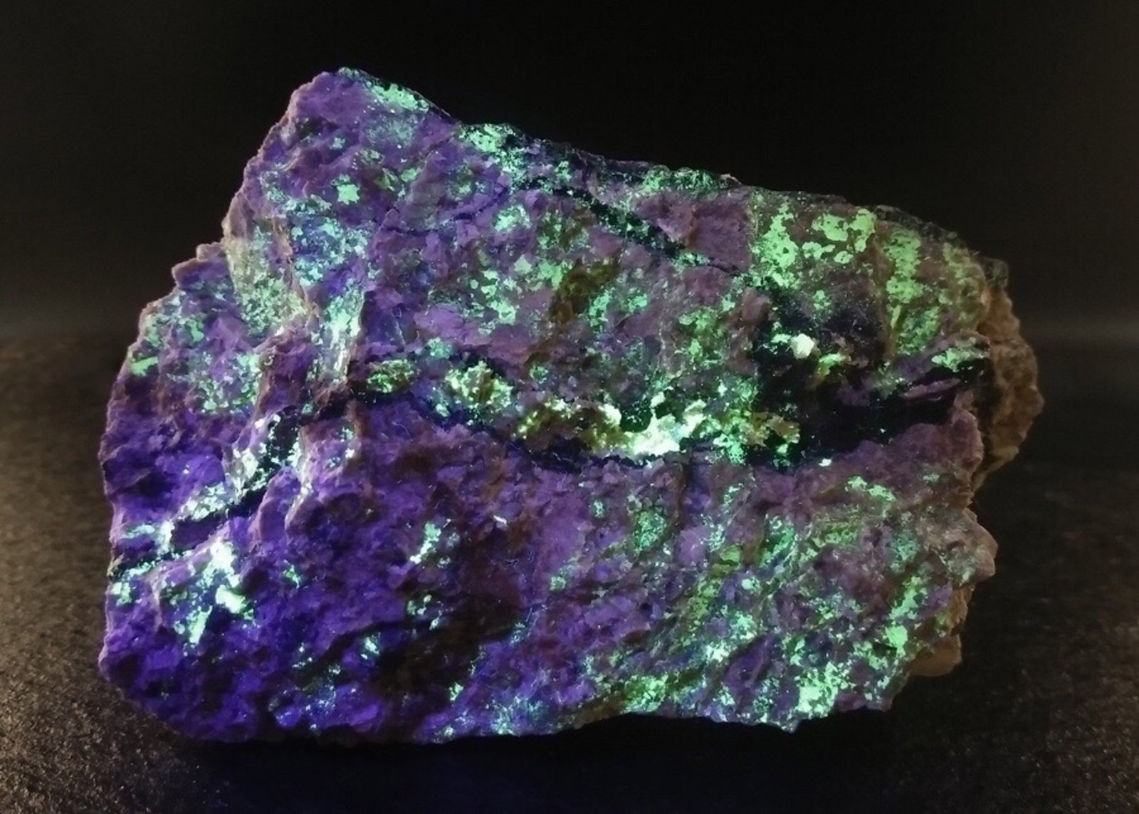 Autunite and Fluorite (variety stink-fluss)
76x54x35mm
(Autor: david916)