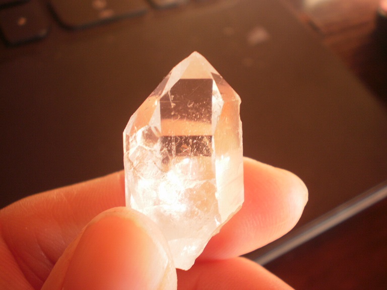 Quartz
2.5 cm tall x 1.6 cm wide
(Autor: Reelgoodwoman)