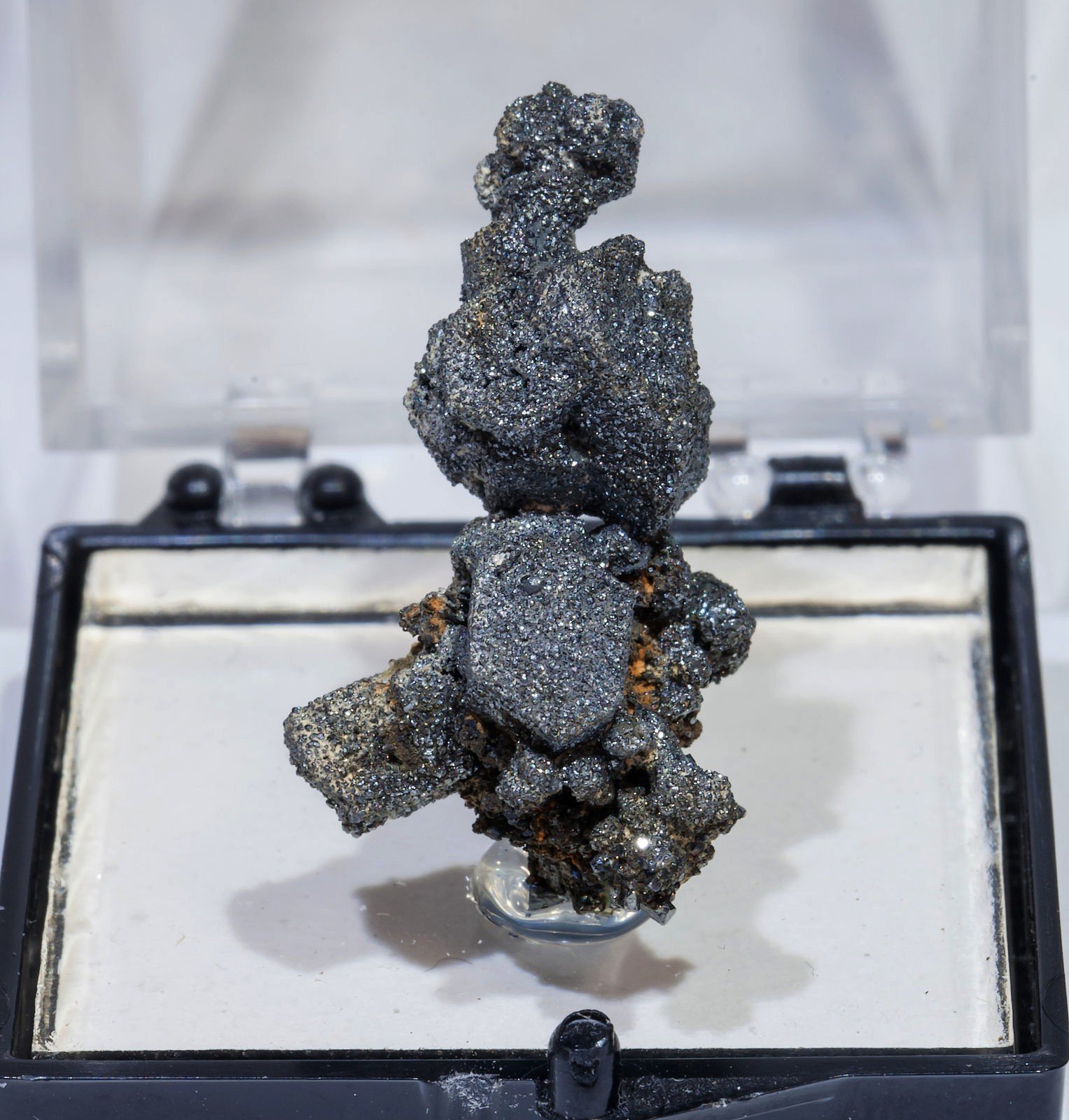 Acanthite after Pyrargyrite
3 x 1,6 cm
(Autor: Benj)