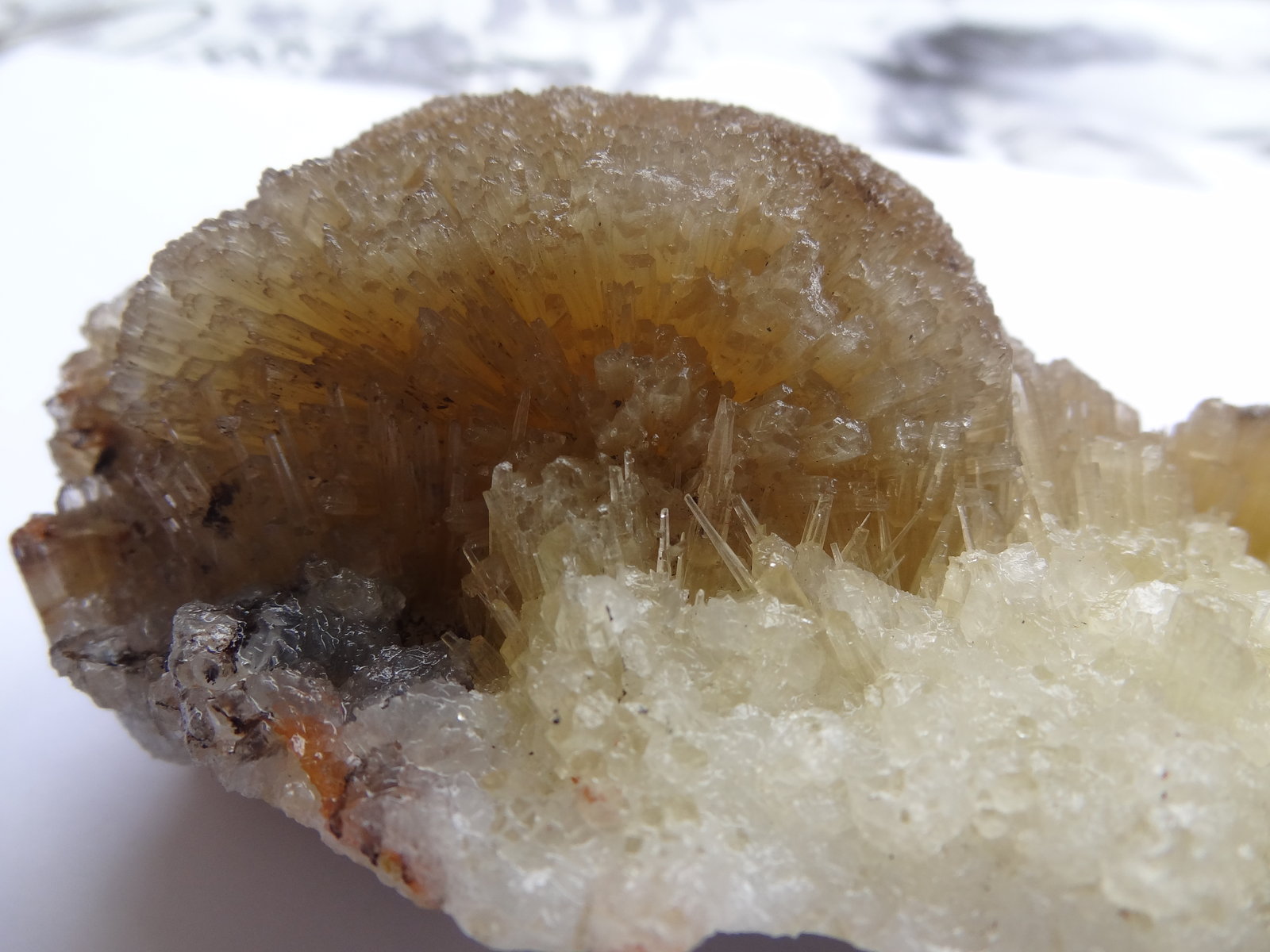 Adamite, Smithsonite
12,5x5,5x4cm
(Autor: Dave van Bladel)