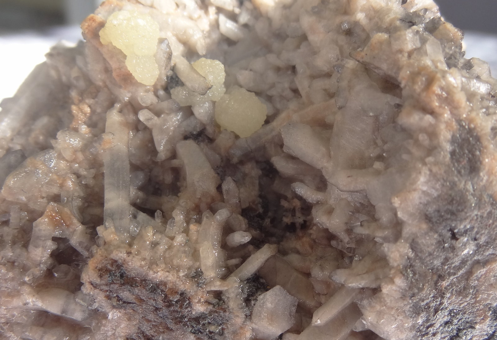 Adamite with Quartz
17 x 12 x 5cm
(Autor: Dave van Bladel)