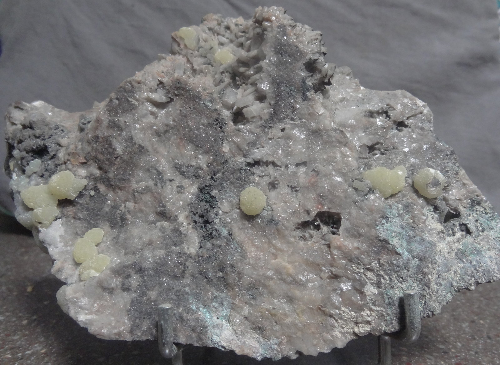 Adamite with Quartz
17 x 12 x 5cm
(Autor: Dave van Bladel)