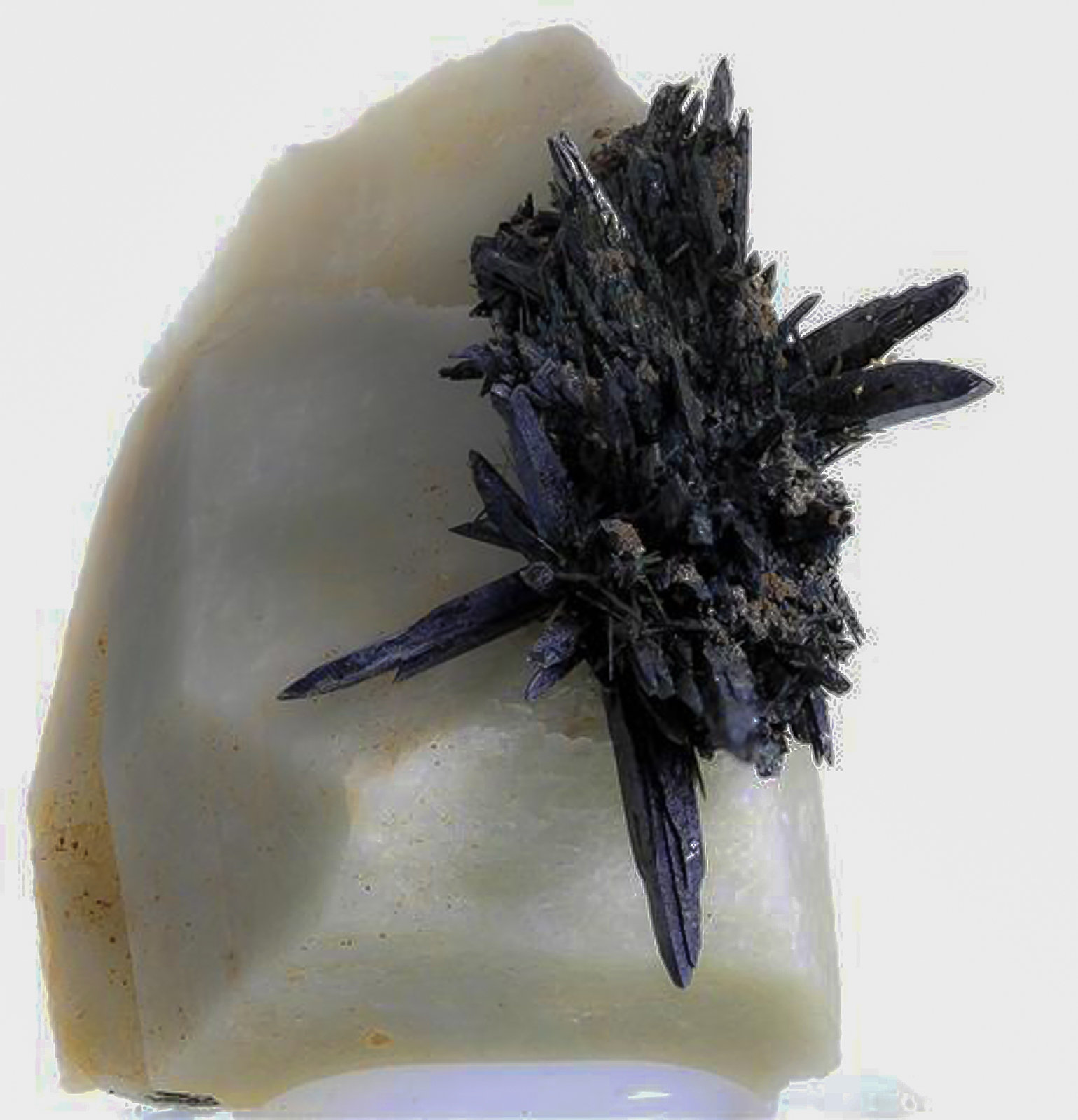 Aegirine & Orthclase
H: 4.4cm x W: 4.2cm x D: 3.5cm
(Autor: Adrian Pripoae)