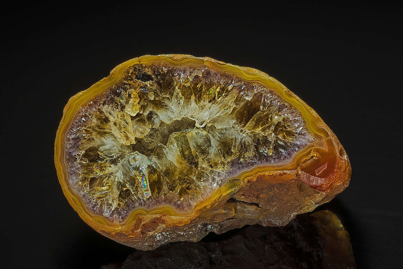 Quartz (variety agate)
7.3 x 4.5 x 3.8 cm
(Autor: am mizunaka)