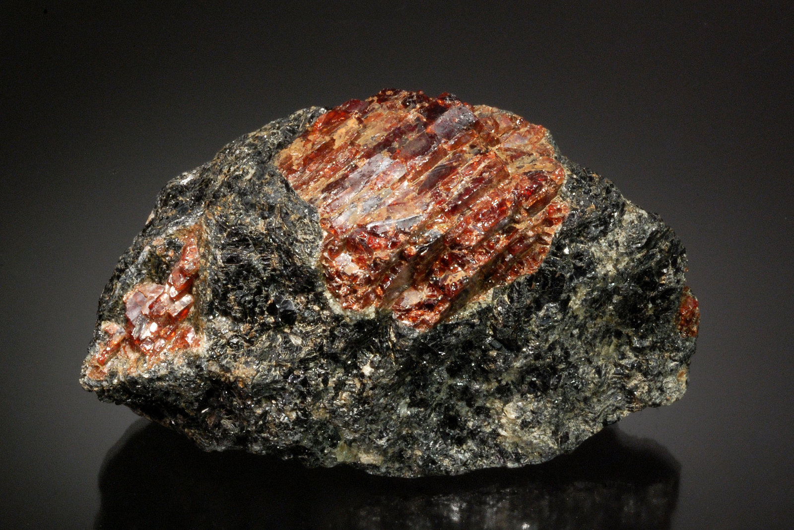Almandine
8.4 x 5.0 x 3.8 cm
(Autor: Michael Shaw)