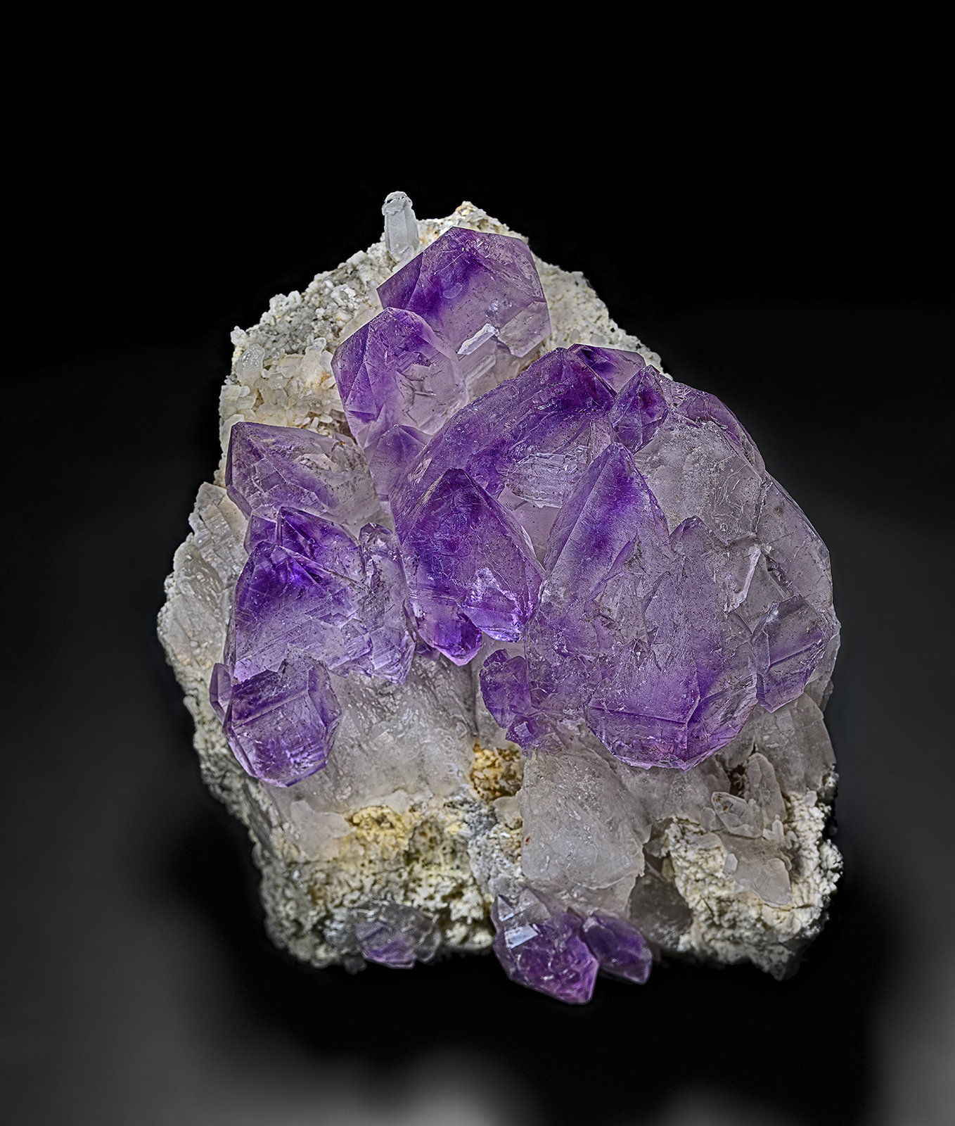 Quartz (variety amethyst)
11.0 x 9.0 cm
(Autor: am mizunaka)
