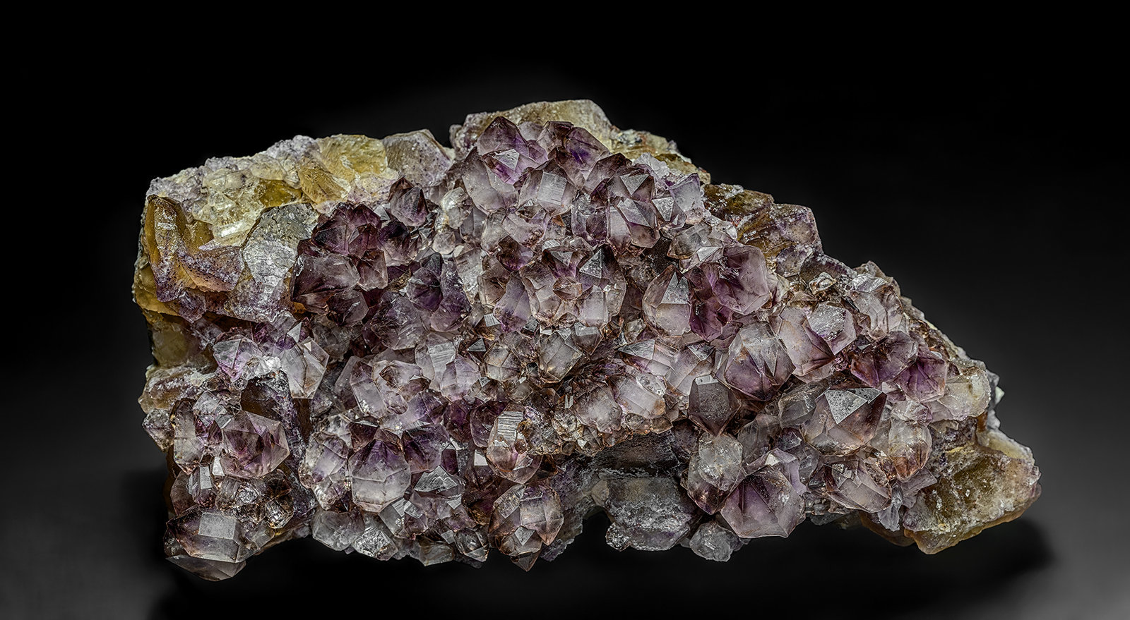 Quartz (variety amethyst), Fluorite
10.5 x 5.4 cm
(Autor: am mizunaka)