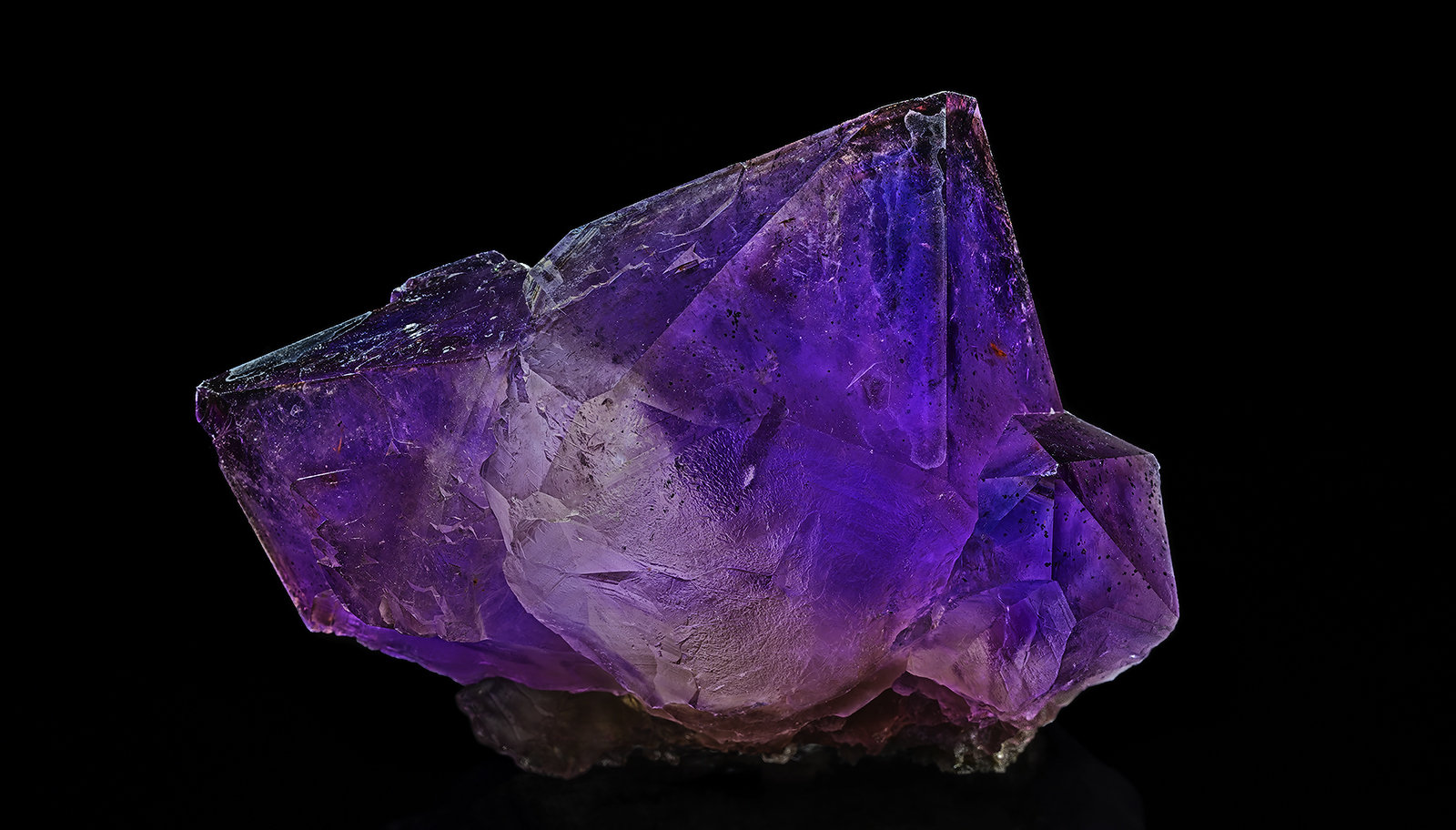 Quartz (variety amethyst)
8.9 x 5.9 cm
(Autor: am mizunaka)