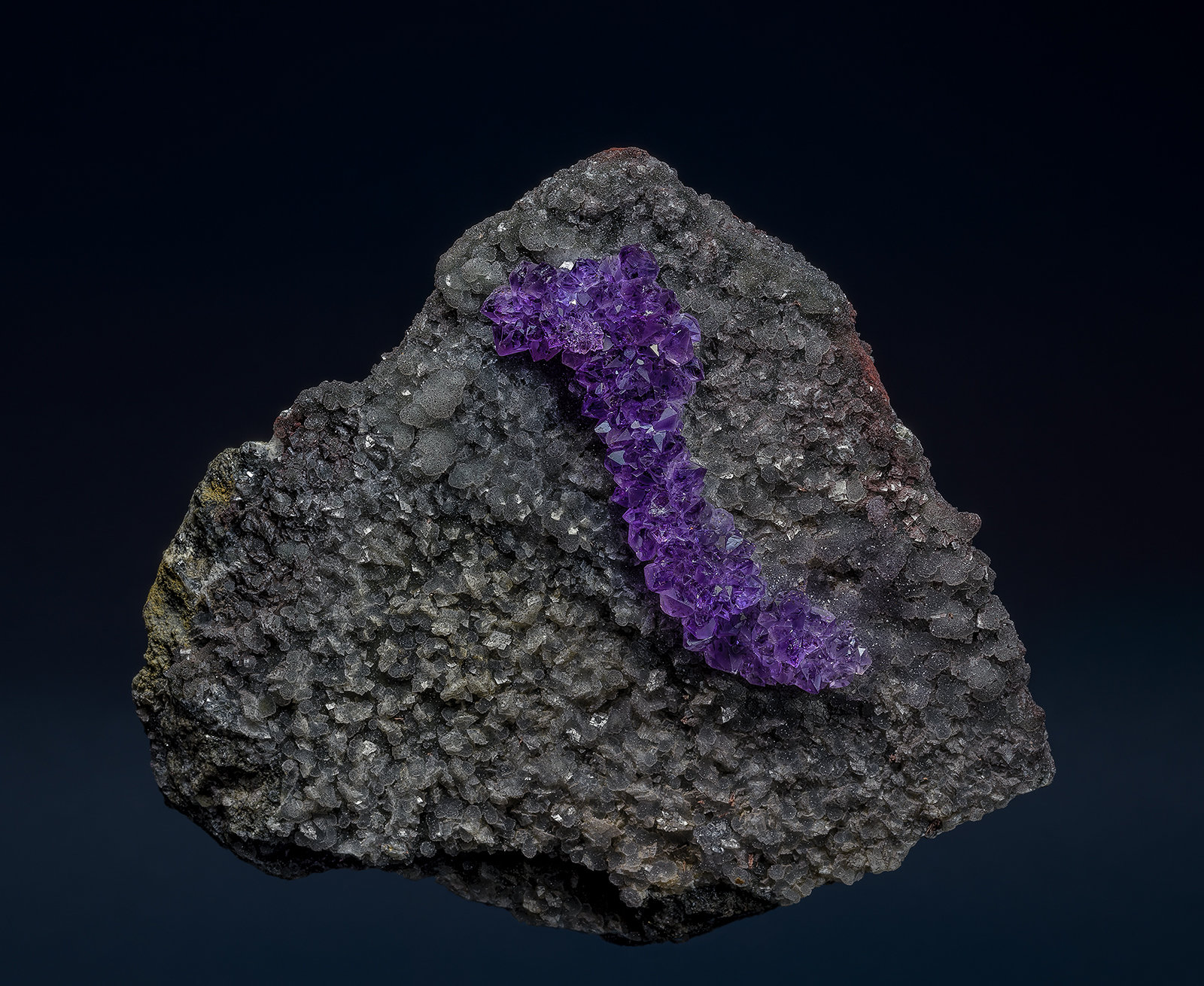 Quartz (variety amethyst)
9.5 x 8.3 cm
(Autor: am mizunaka)