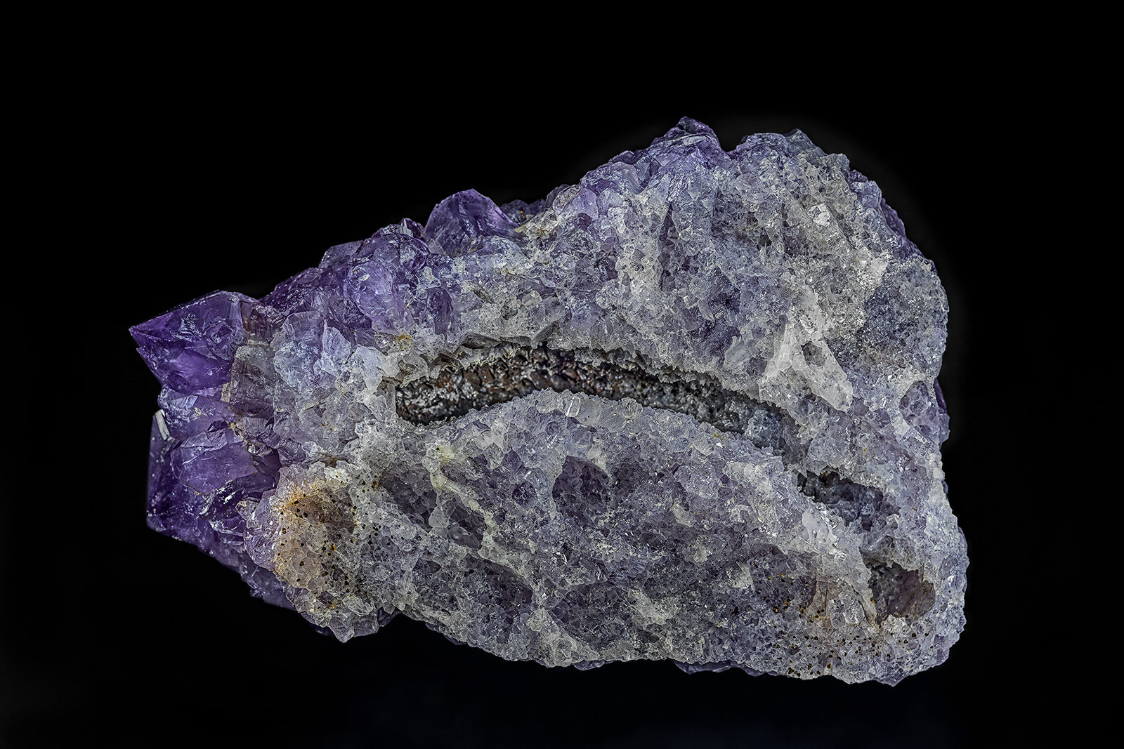 Quartz (variety amethyst)
9.8 x 6.5 cm
(Autor: am mizunaka)