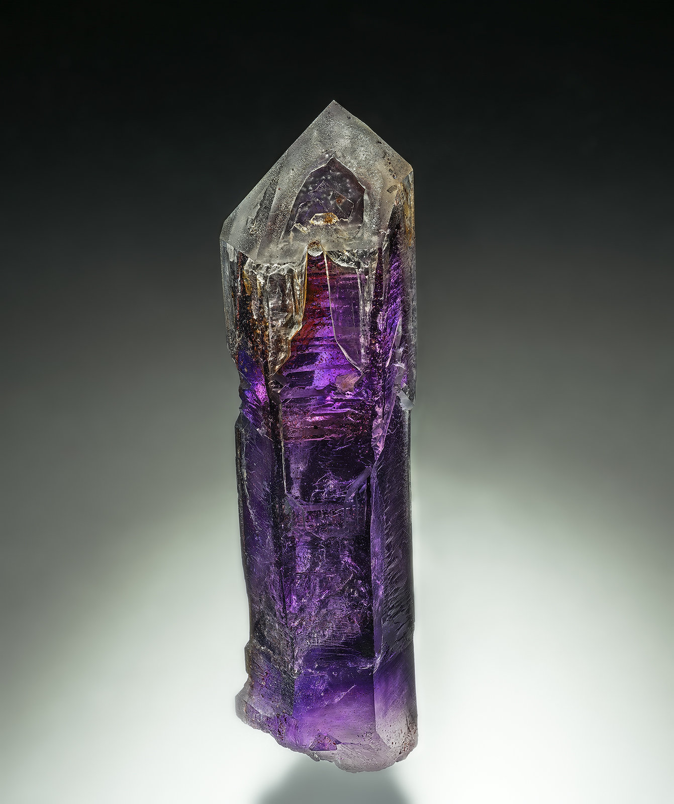 Quartz (variety amethyst)
7.6 x 1.9 cm
(Autor: am mizunaka)