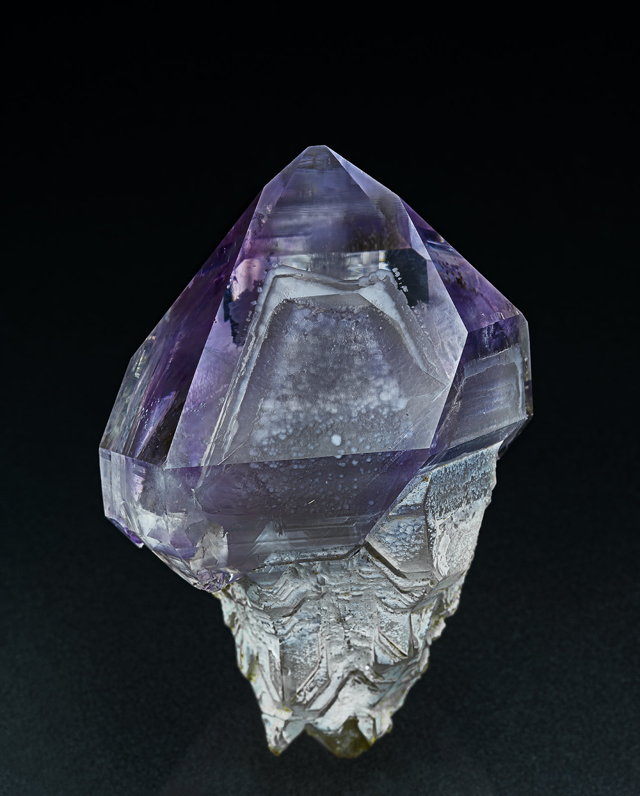 Quartz (variety amethyst)
6.8 x 5.0 cm
(Autor: am mizunaka)
