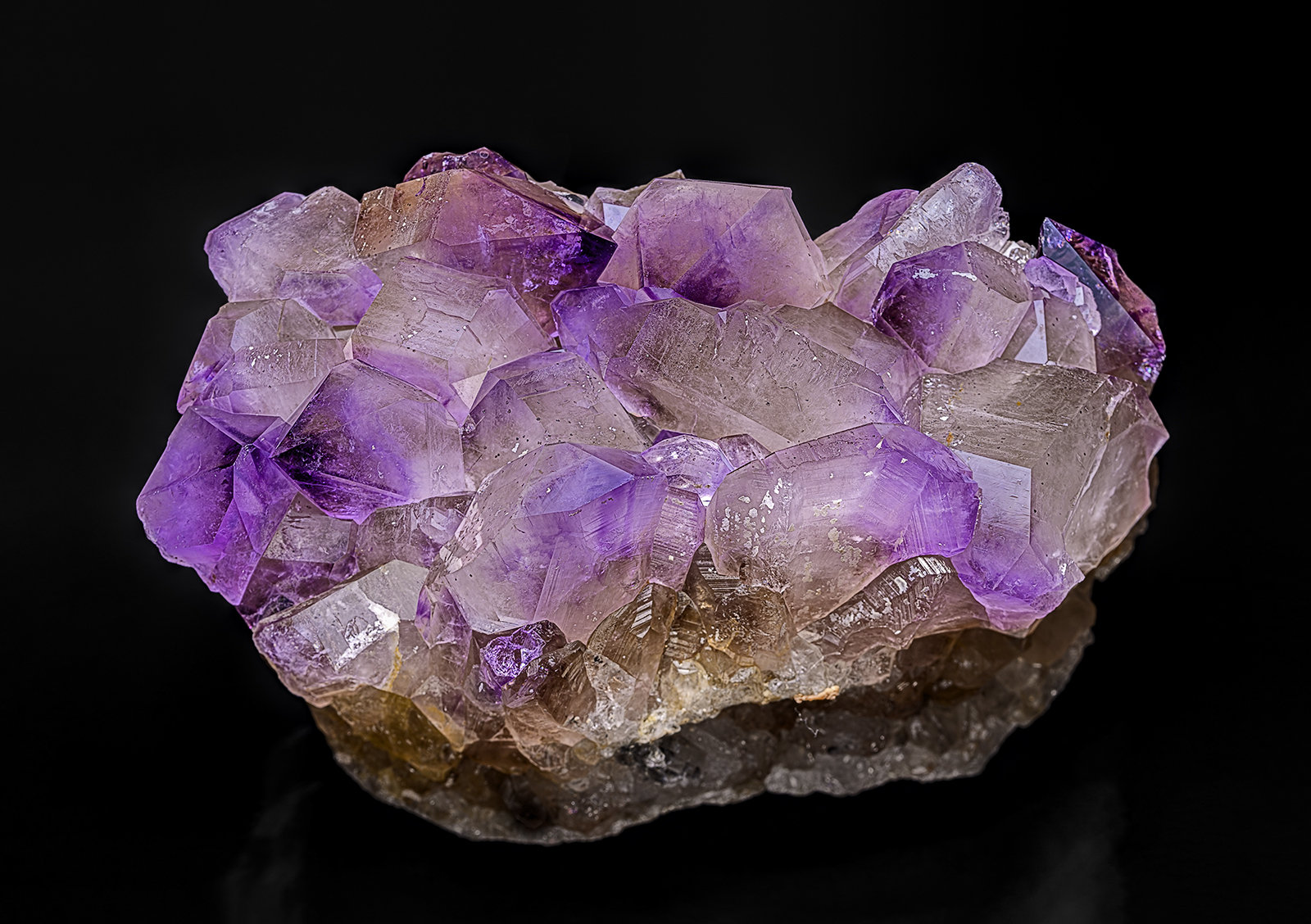 Quartz (variety amethyst), Quartz (variety smoky quartz)
11.2 x 7.5 cm
(Autor: am mizunaka)